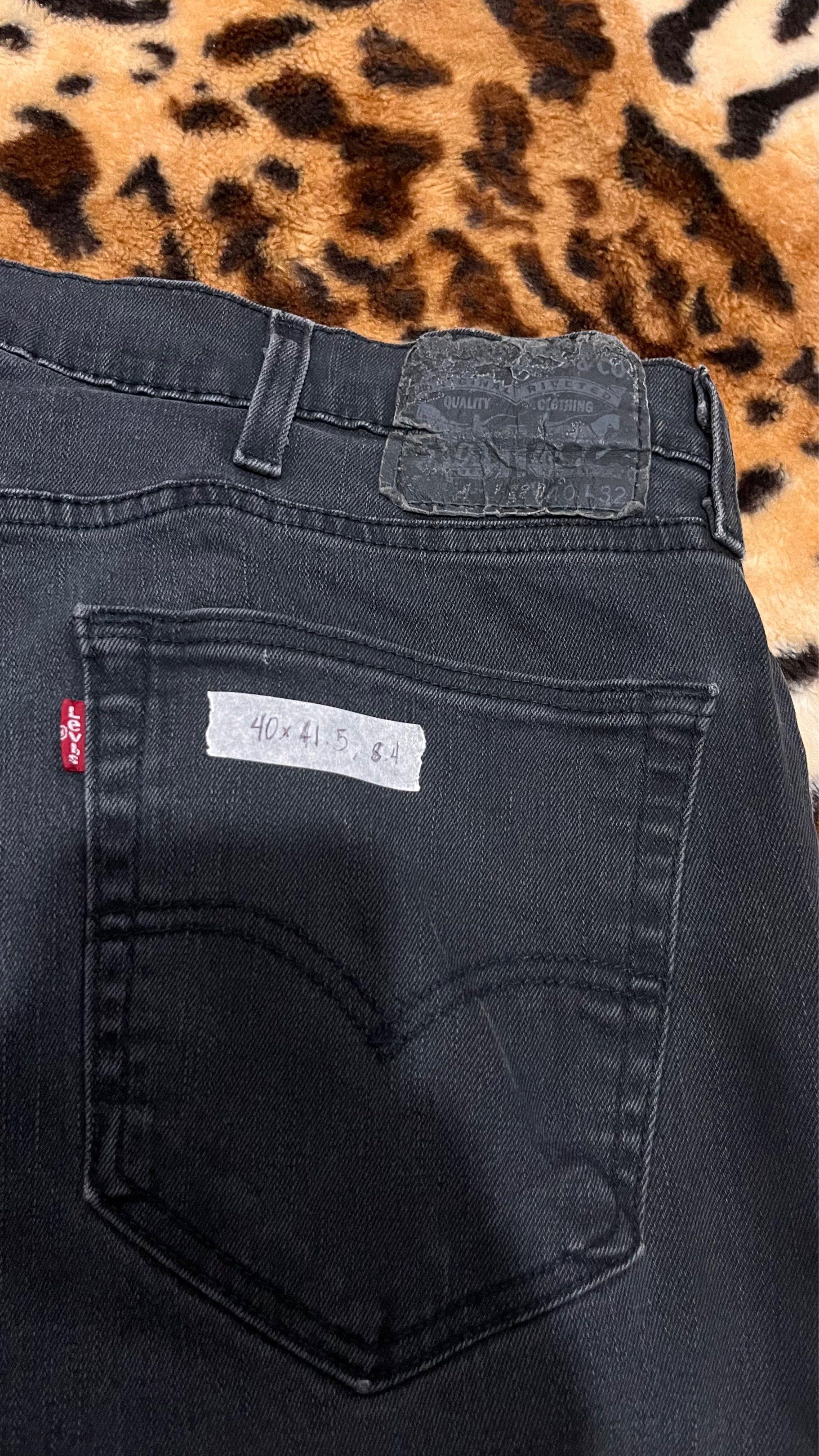 Levi's 505 Regular Fit Jeans (Category: Jeans) located in Cabuyao City. Submitted by kisyana (Listing ID 1420440381, Image 3). Description: Classic Levi's 505 regular fit jeans in black. Features a zip fly, classic five-pocket design, and the iconic Levi's red tab on the back pocket. The jeans have a straight leg and a comfortable fit. The size is 40x41.5. Made with durable denim, these jeans are perfect for everyday wear..
