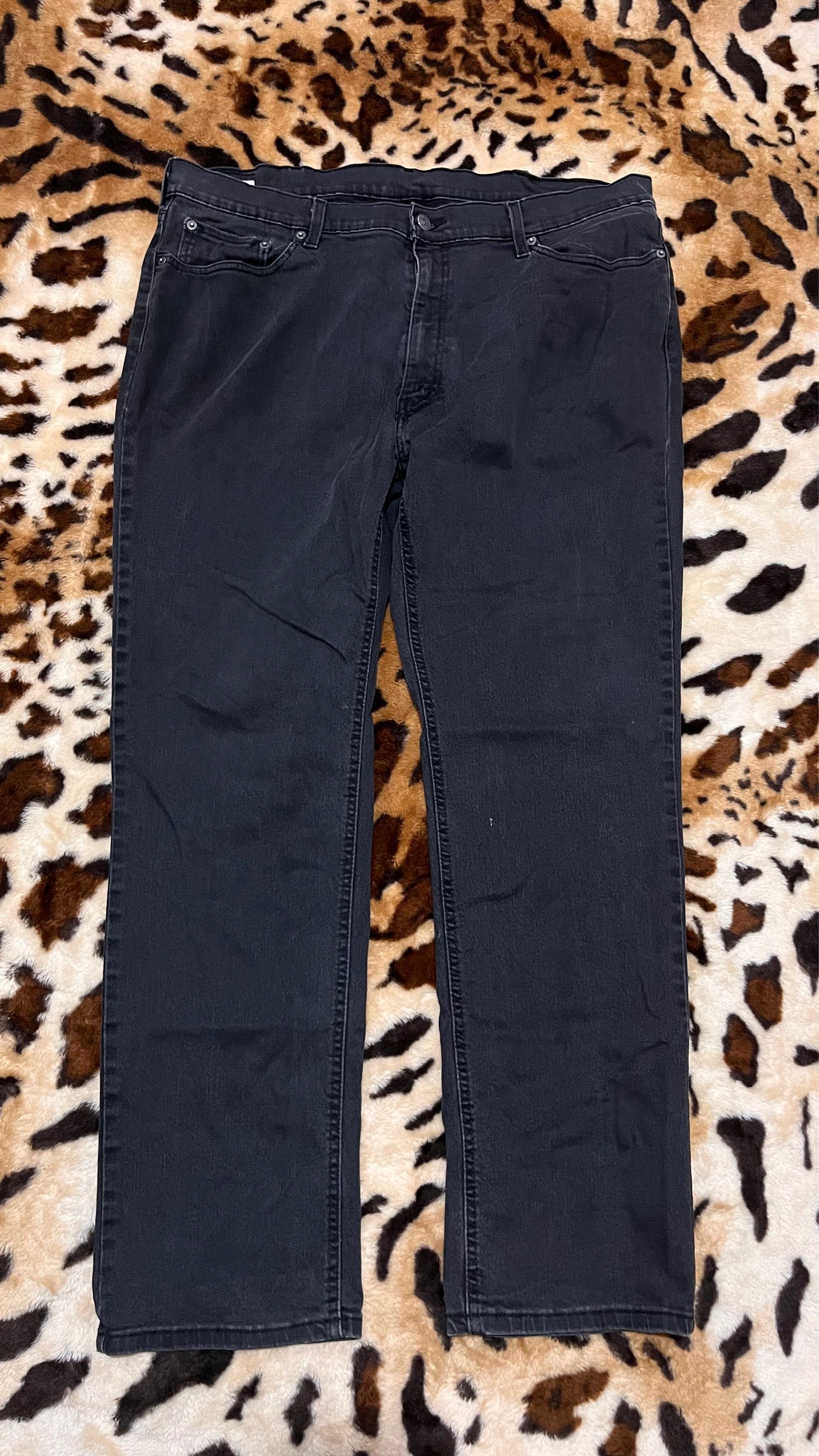 Levi's 505 Regular Fit Jeans (Category: Jeans) located in Cabuyao City. Submitted by kisyana (Listing ID 1420440381, Image 2). Description: Classic Levi's 505 regular fit jeans in black. Features a zip fly, classic five-pocket design, and the iconic Levi's red tab on the back pocket. The jeans have a straight leg and a comfortable fit. The size is 40x41.5. Made with durable denim, these jeans are perfect for everyday wear..