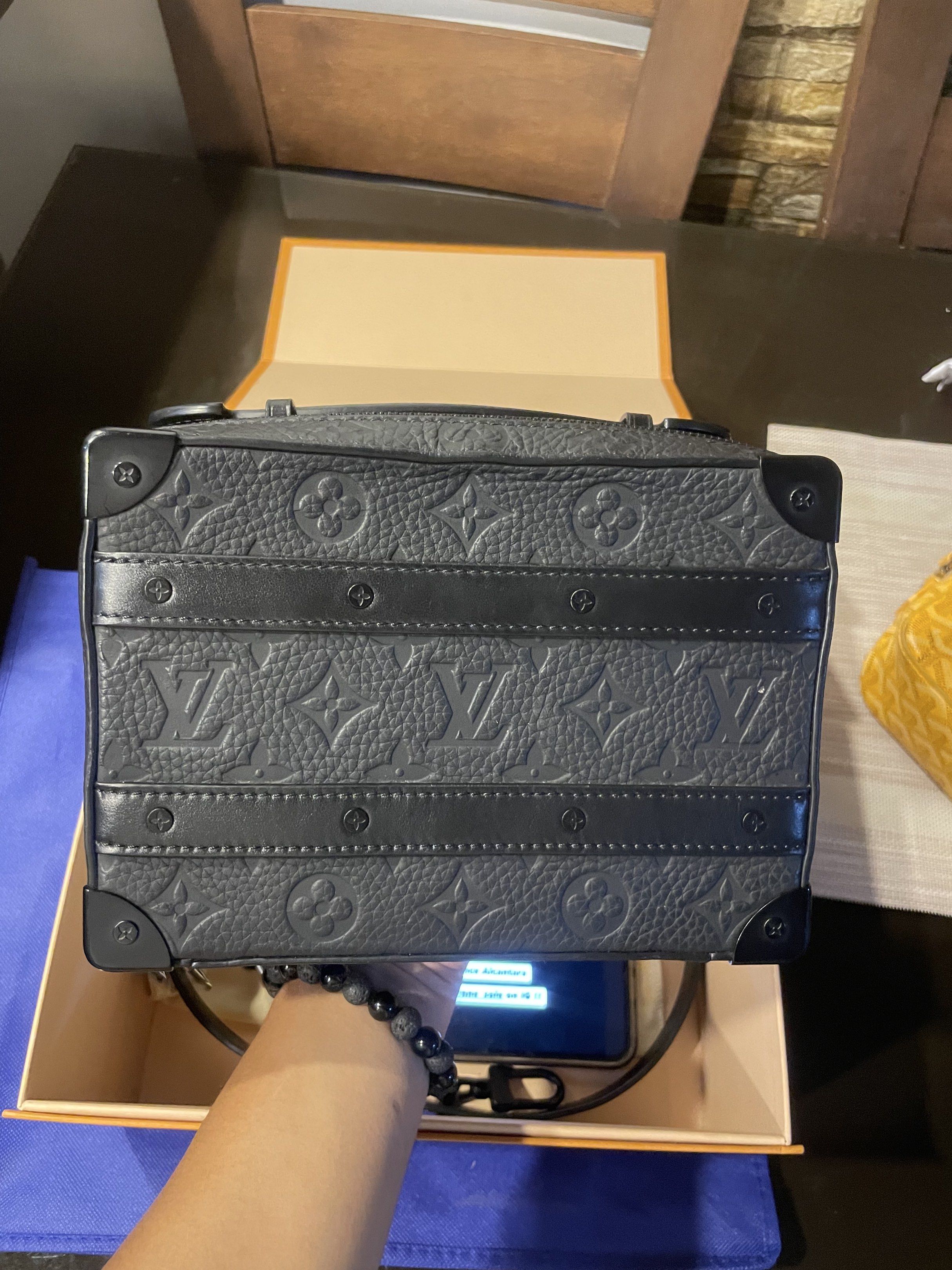 Louis Vuitton Handle Soft Trunk Messenger Bag (Category: Luxury Bags & Wallets) located in Las Pinas. Submitted by vinalcantara (Listing ID 1420380492, Image 2). Description: For Steal / Trade !! LV Handle Soft Trunk Monogram Taurillion Rank SA / Microchipped with box & dust bag Php 95,000 Will send detailed pics upon request ✔️ ✅ Terms/Layaway 📍 Loc/Meet ups: Las Piñas 💸 BDO or Gcash 🚚 Lalamove/LBC ✔️ Unli vouch and legit check @Prynne_sole o