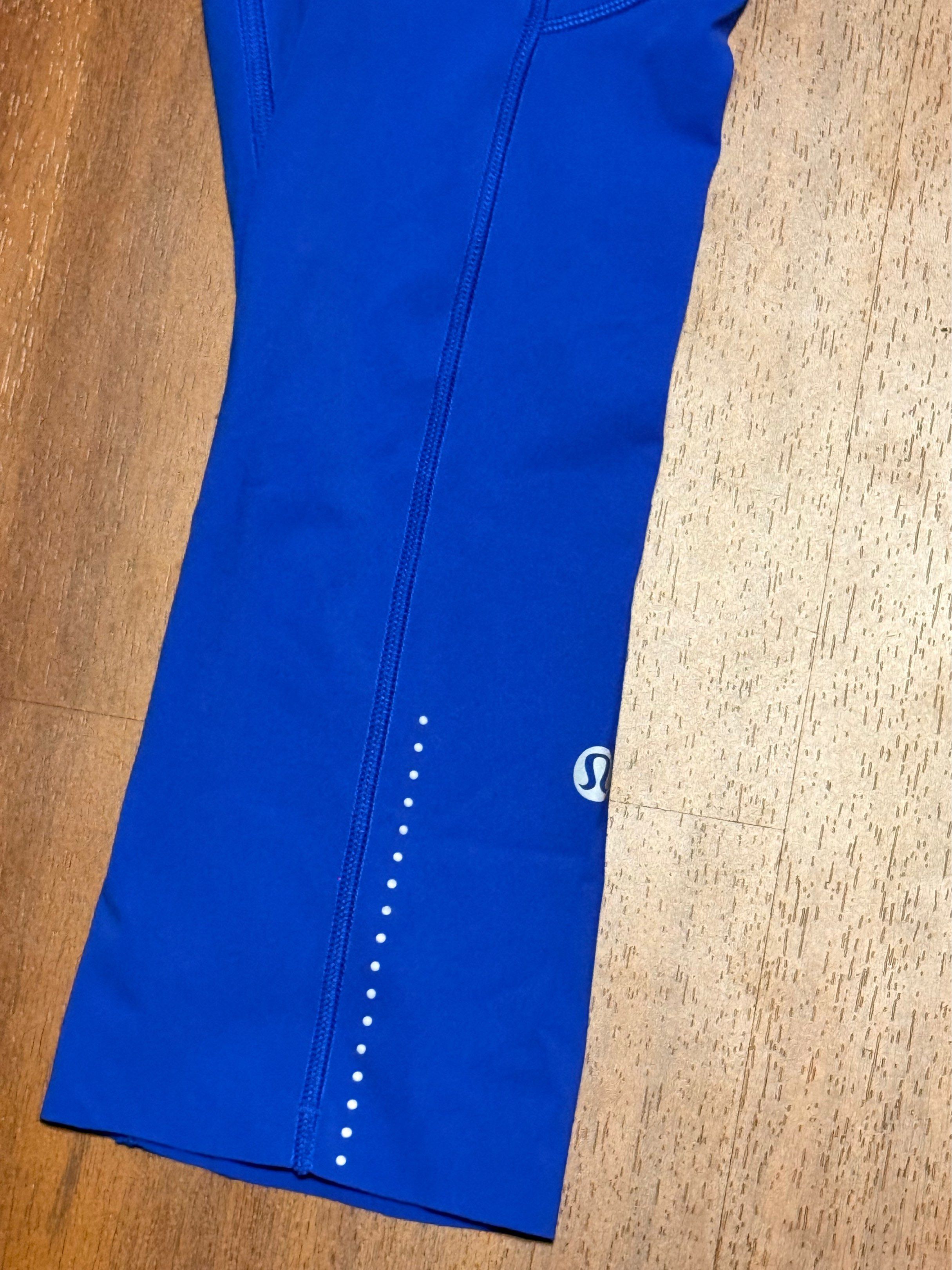 Lululemon Blue Leggings (calf length) (Category: Activewear) located in Paranaque City. Submitted by tellathon (Listing ID 1420418013, Image 3). Description: - Lululemon leggings - Vibrant blue color - Size 4 - Pockets - Reflective details on lower legs.