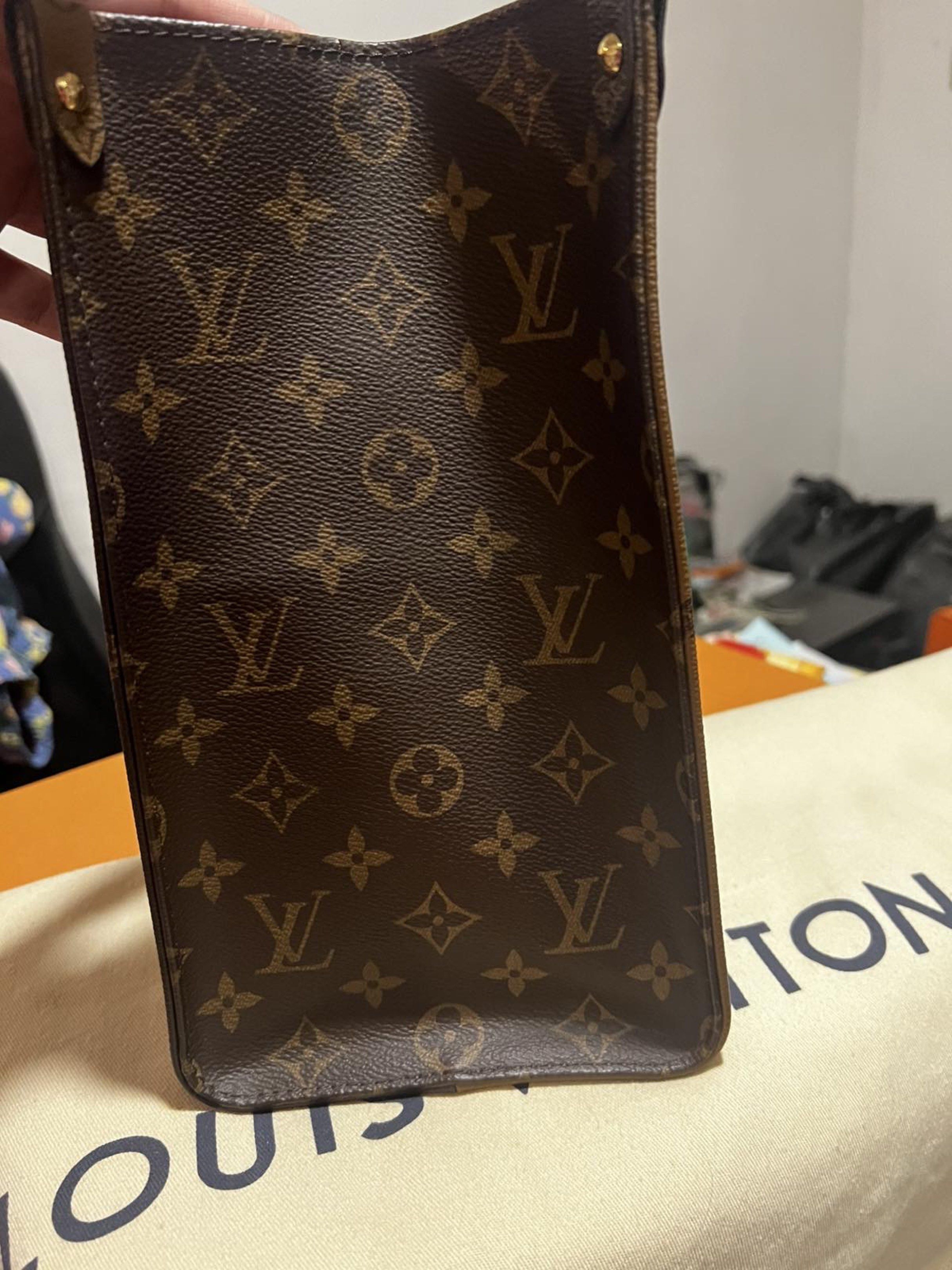 LV on the go MM (Category: Luxury Bags & Wallets) located in Manila. Submitted by apc_apc (Listing ID 1420536643, Image 2). Description: .