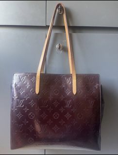 (Category: ) located in . Submitted by vintageauthentic (Listing ID 1420419848, Image 1). Description: .