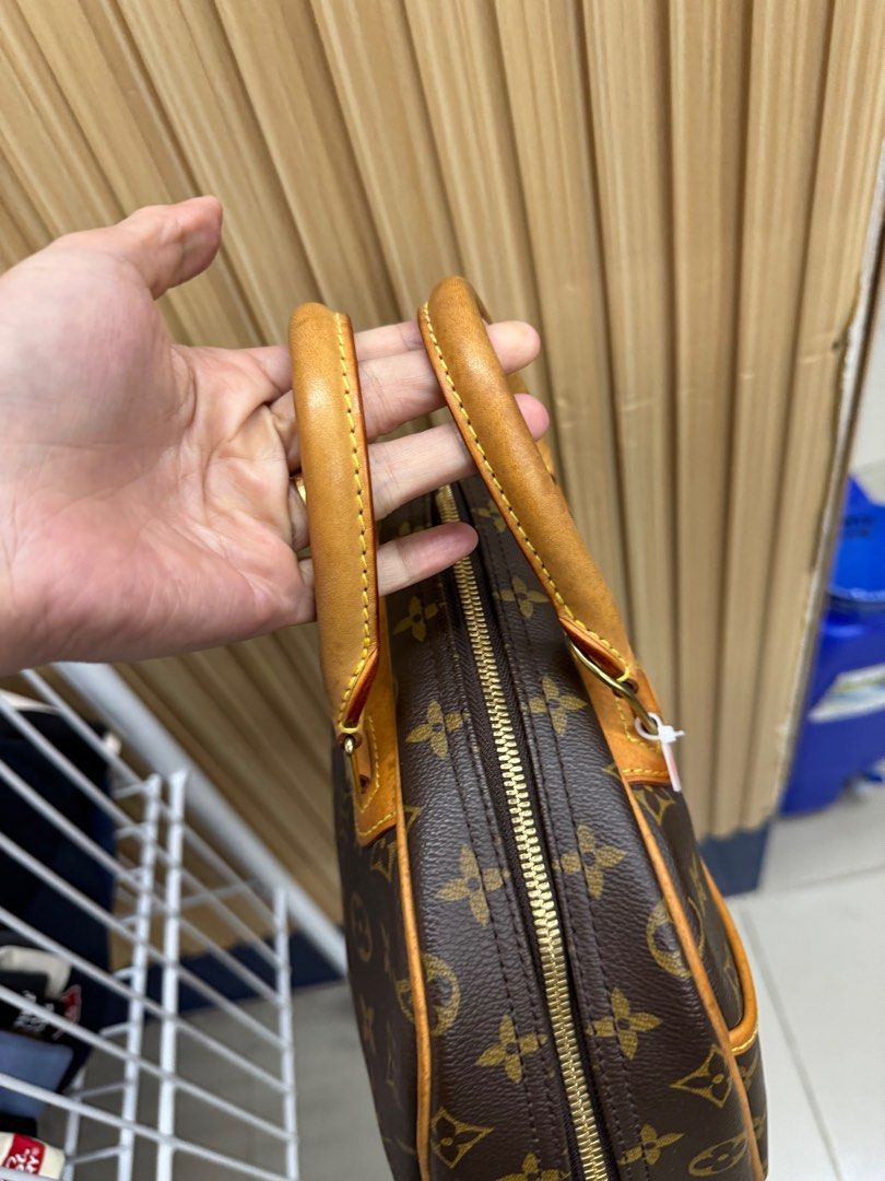 LV TROUVILLE (Category: Luxury Bags & Wallets) located in Manila. Submitted by raila.bags (Listing ID 1420485063, Image 2). Description: super nice pa condition neto .