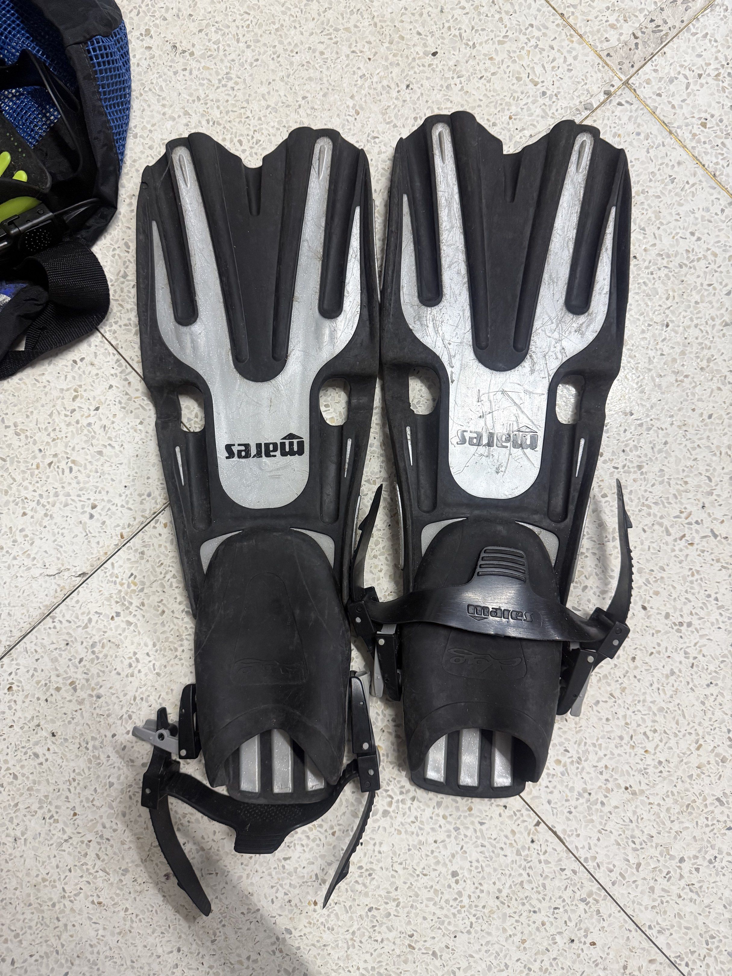 Mares Diving Fins (Category: Water Sports) located in Paranaque City. Submitted by esprit23 (Listing ID 1420387567, Image 1). Description: - Bought in US for 10k - Color: Black and silver. - Features adjustable straps for a secure fit. - Mares fins: Regular fit - Negotiable .