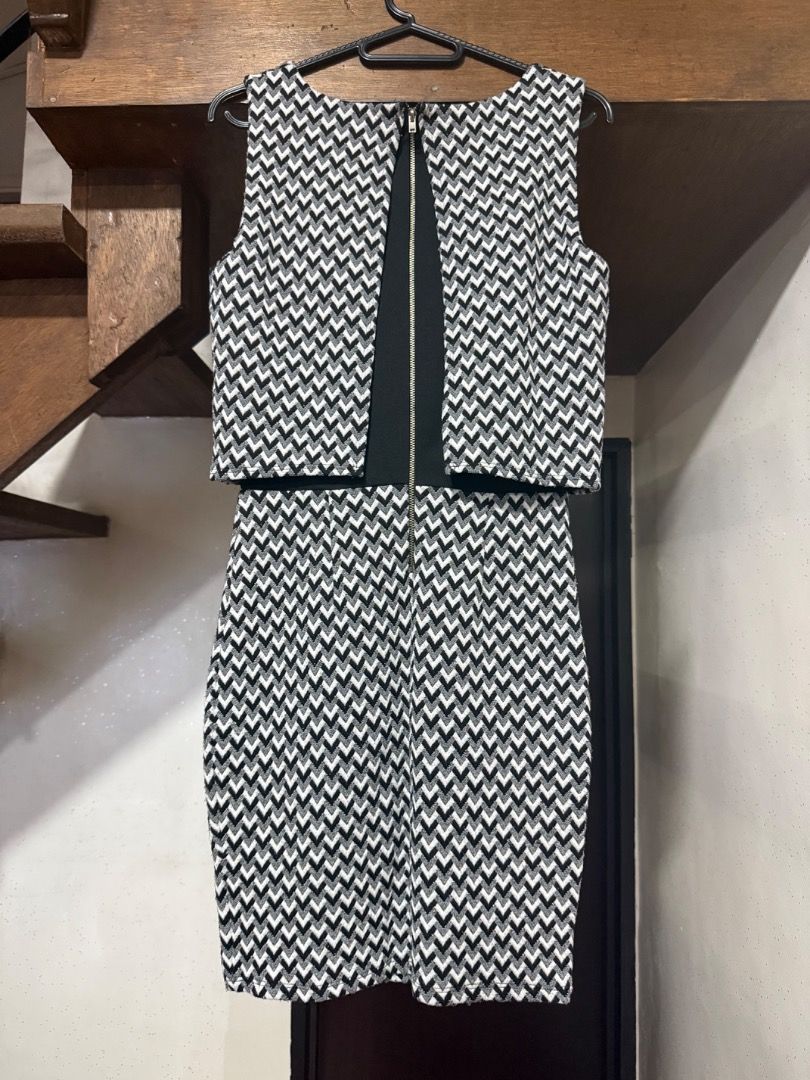 Miss selfridge dress (Category: Dresses) located in Paranaque City. Submitted by 10001thingstodeclutter (Listing ID 1420480773, Image 2). Description: Top and skirt looks separated but is in one dress Patterned print Used but in good condition.