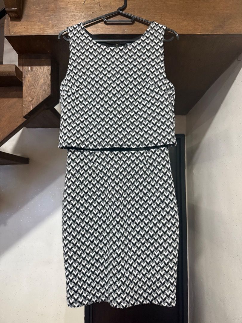 Miss selfridge dress (Category: Dresses) located in Paranaque City. Submitted by 10001thingstodeclutter (Listing ID 1420480773, Image 1). Description: Top and skirt looks separated but is in one dress Patterned print Used but in good condition.