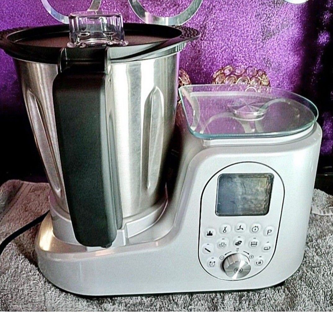 Multi-Function Food Processor SH-398B (Category: Cookers) located in Singapore. Submitted by kristalbeaute (Listing ID 1420529883, Image 3). Description: Thermo Mixer/ Soup Maker/ Food Processor Cooker Never been used Note: I'm not sure how to use this as I don't cook at home. So I will not be able to answer any questions. Pls get this only if you know how to use it. - Multi-function food processor - Steamer and soup maker etc - Digital display -