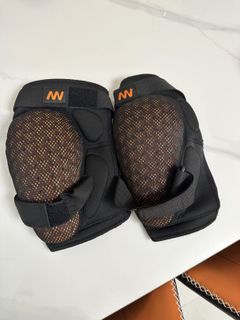 （分類：）位於 。 由 aureliastone 提交（商品編號 1420527342，圖片 1）。簡介： 。