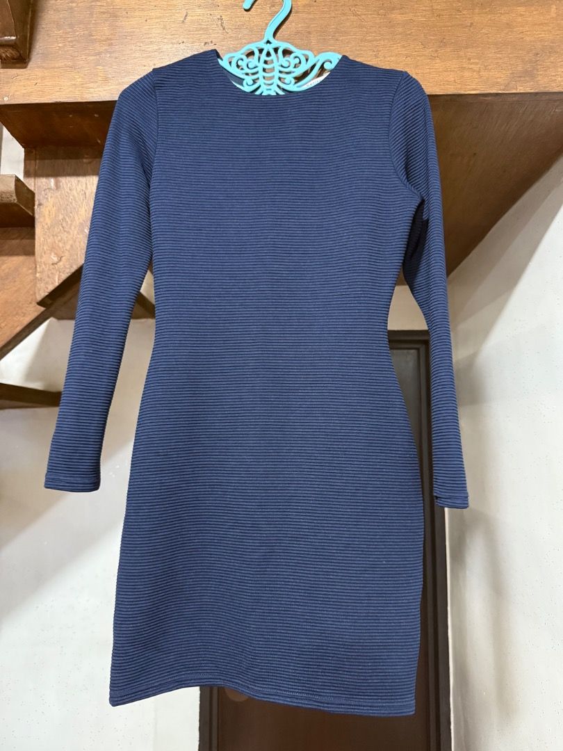 Navy Blue dress (Category: Dresses) located in Paranaque City. Submitted by 10001thingstodeclutter (Listing ID 1420483472, Image 1). Description: Long sleeved dress with open back detail Used once, excellent condition .