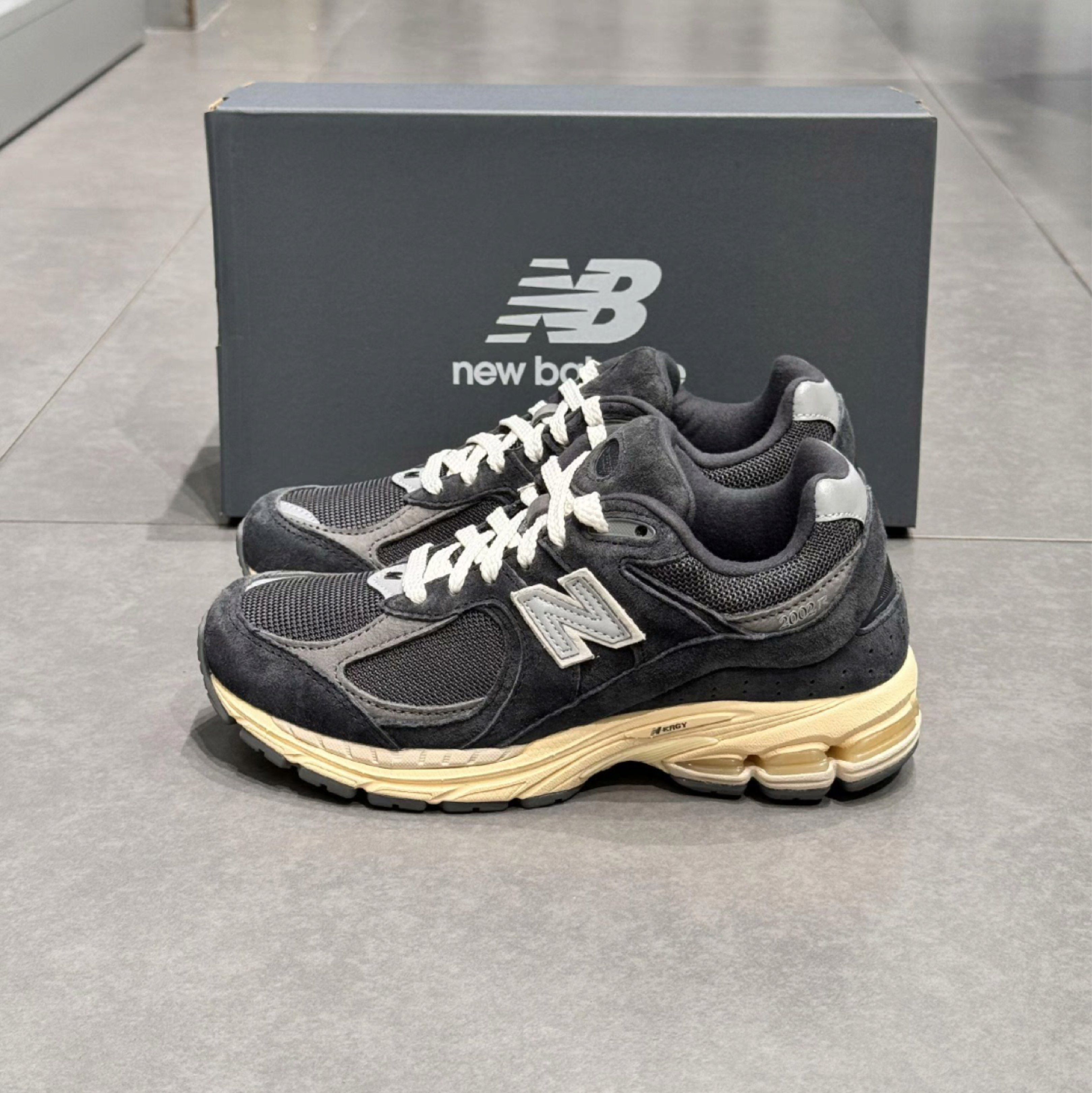 New Balance NB 2002R Gray Carbon, Men's Fashion, Footwear, Sneakers on ...
