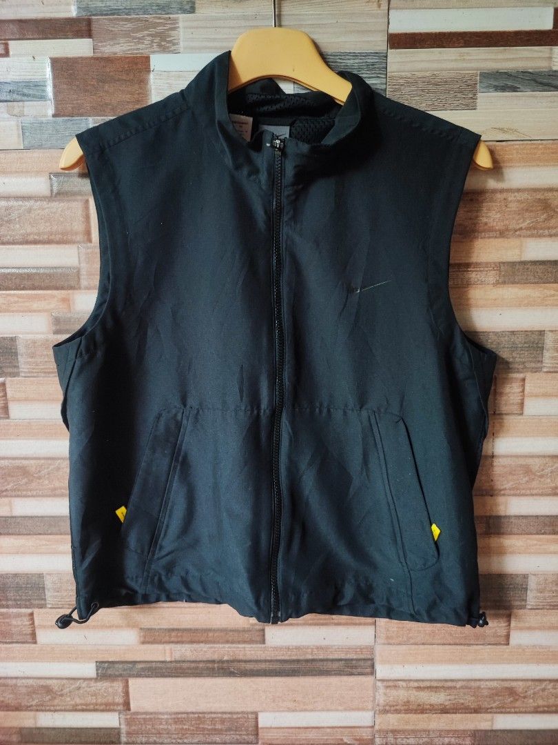Nike Dri-FIT Vest - Black - Medium (Category: Vests) located in Cebu City. Submitted by rryanr123 (Listing ID 1420557035, Image 1). Description: - Black Nike Dri-FIT vest - Size: Medium - Full zip closure - Two front pockets - Stand-up collar - Mesh panels for breathability - Nike logo on chest Nike vest Excellent condition Issue none Length 21 Width 20 499+sf🤝.