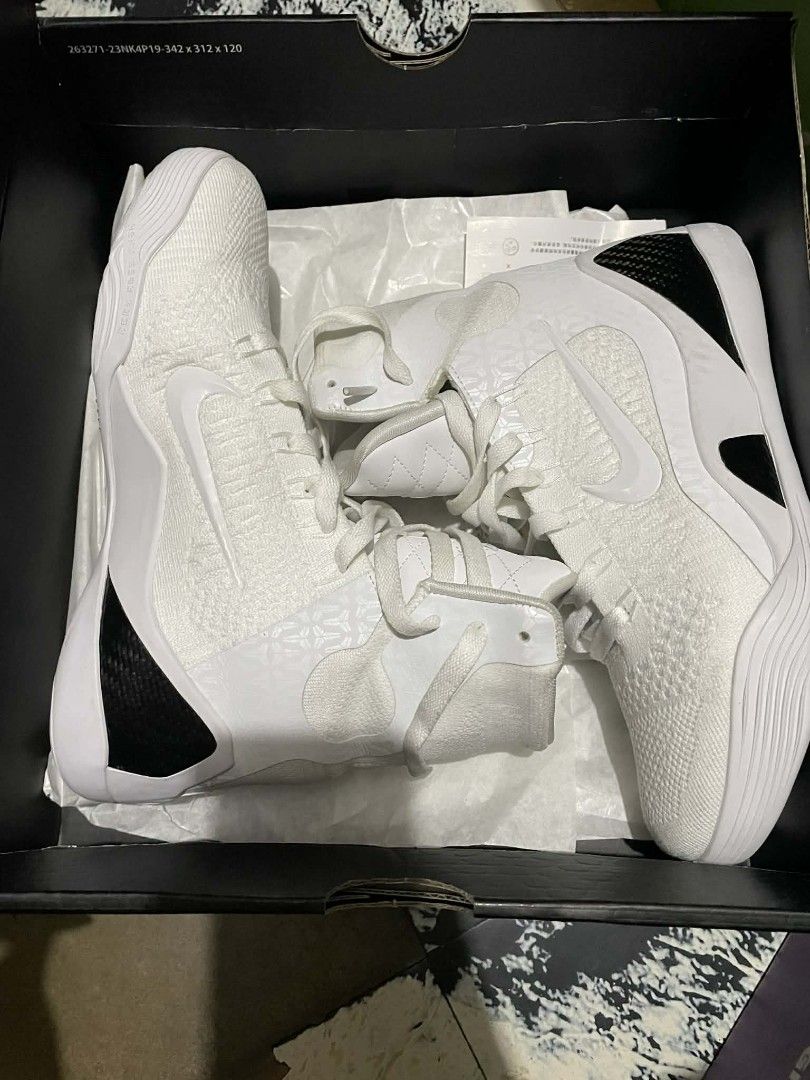 Nike Kobe 9 elite high (Category: Sneakers) located in Cainta. Submitted by miggysabalboro1571 (Listing ID 1420412383, Image 1). Description: - Nike Kobe AD NXT FF - Color: White - Unworn, in original box - Features a white upper with black accents - Nike swoosh visible on the side.