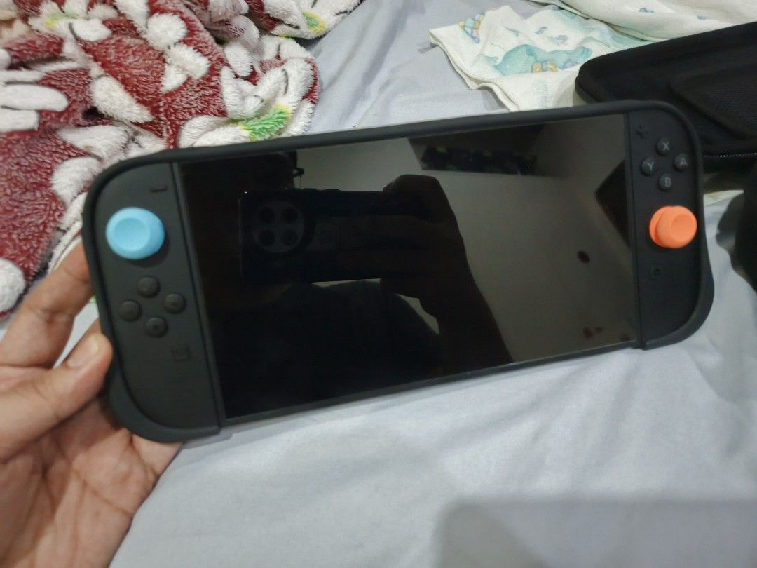 Nintendo Switch 2 - Dockable Protective Case (Category: Cases & Covers) located in Quezon City. Submitted by toybaulph (Listing ID 1420438530, Image 2). Description: For Sale!! Dockable Protective Case for the Nintendo Switch 2 Lightly used RFS: Got another case Price: 200 Meetups@Burger King Timog Ave Delivery fee c/o buyer.