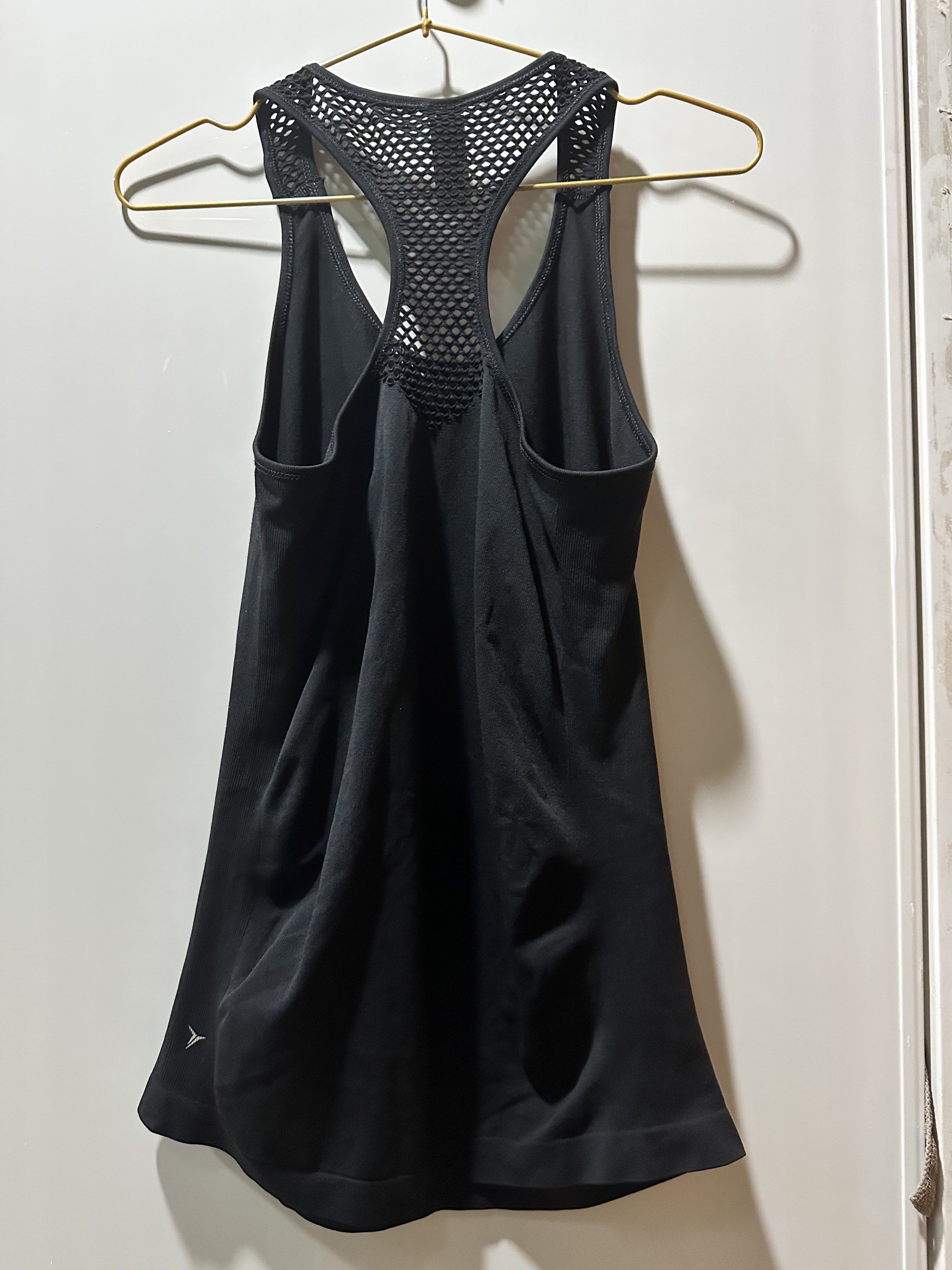 Old Navy Yoga Top (Category: Activewear) located in Paranaque City. Submitted by applemt (Listing ID 1420352589, Image 2). Description: Medium, runs big. Hip-length (covers lower back and tummy).