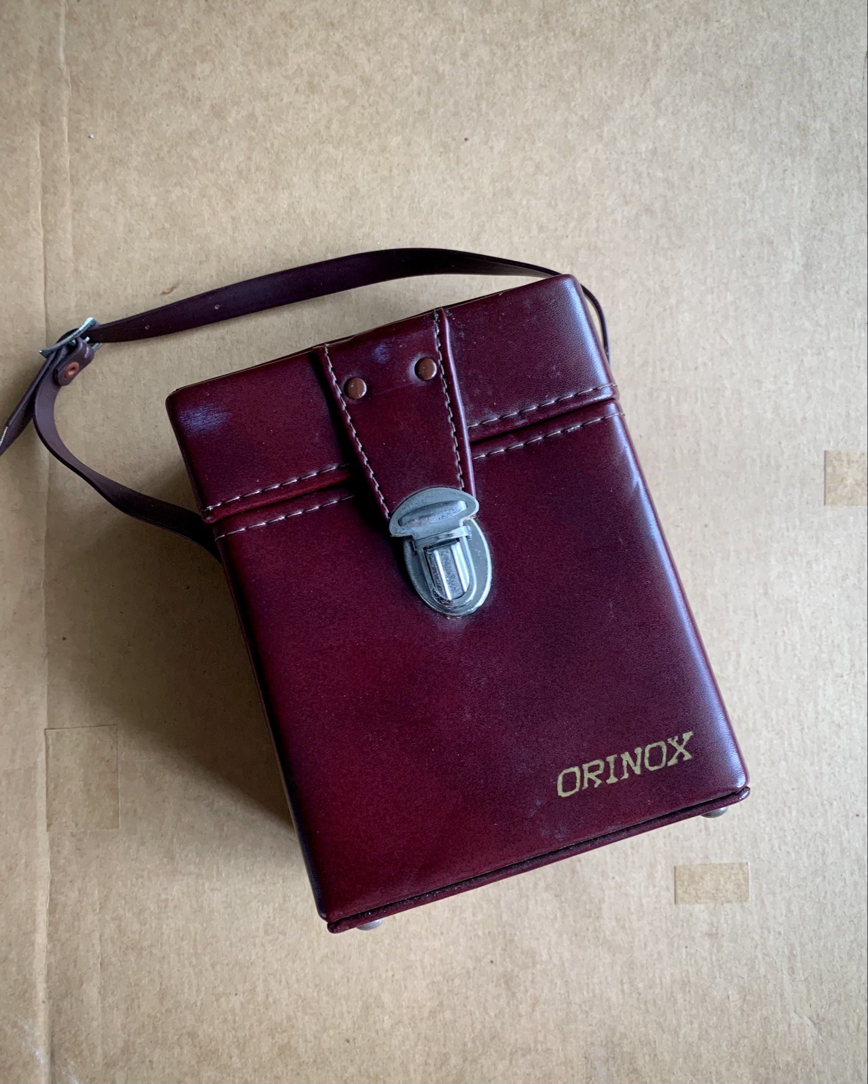 Orinox AAI-720 Binocular Camera [Case only] (Category: Camera Bags & Carriers) located in Sorsogon. Submitted by kartonhouse (Listing ID 1420495396, Image 2). Description: 𝐊𝐢𝐧𝐝𝐥𝐲 𝐫𝐞𝐚𝐝 𝐩𝐥𝐞𝐚𝐬𝐞. Still available: 𝐘𝐄𝐒 Hm: 385 pesos only Location: Sorsogon, South Luzon [𝗖𝗮𝘀𝗲 𝗼𝗻𝗹𝘆] 𝗢𝗿𝗶𝗻𝗼𝘅 𝗛𝗮𝗿𝗱 𝗟𝗲𝗮𝘁𝗵𝗲𝗿𝗲𝘁𝘁𝗲 𝗖𝗮𝘀𝗲: Signs of age and use. Can be a generic binocular case that fits similar dimensions or to com