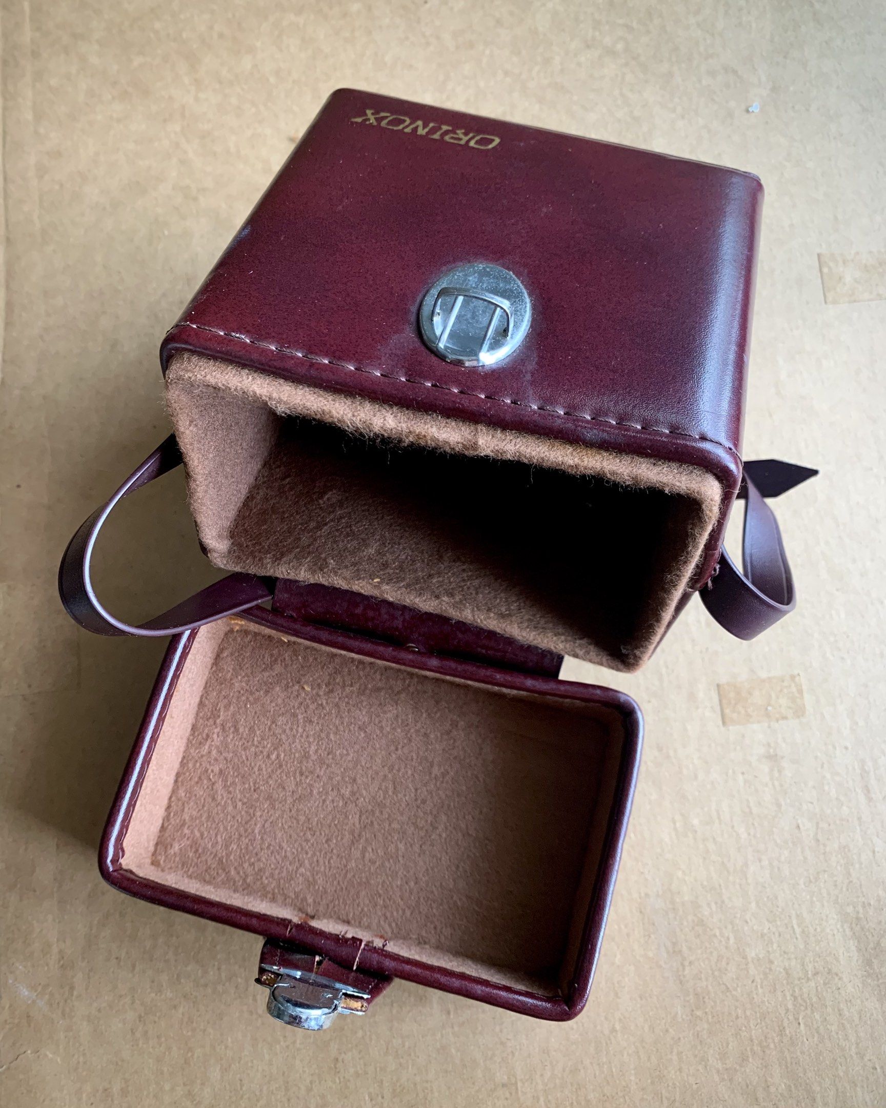 Orinox AAI-720 Binocular Camera [Case only] (Category: Camera Bags & Carriers) located in Sorsogon. Submitted by kartonhouse (Listing ID 1420495396, Image 3). Description: 𝐊𝐢𝐧𝐝𝐥𝐲 𝐫𝐞𝐚𝐝 𝐩𝐥𝐞𝐚𝐬𝐞. Still available: 𝐘𝐄𝐒 Hm: 385 pesos only Location: Sorsogon, South Luzon [𝗖𝗮𝘀𝗲 𝗼𝗻𝗹𝘆] 𝗢𝗿𝗶𝗻𝗼𝘅 𝗛𝗮𝗿𝗱 𝗟𝗲𝗮𝘁𝗵𝗲𝗿𝗲𝘁𝘁𝗲 𝗖𝗮𝘀𝗲: Signs of age and use. Can be a generic binocular case that fits similar dimensions or to com