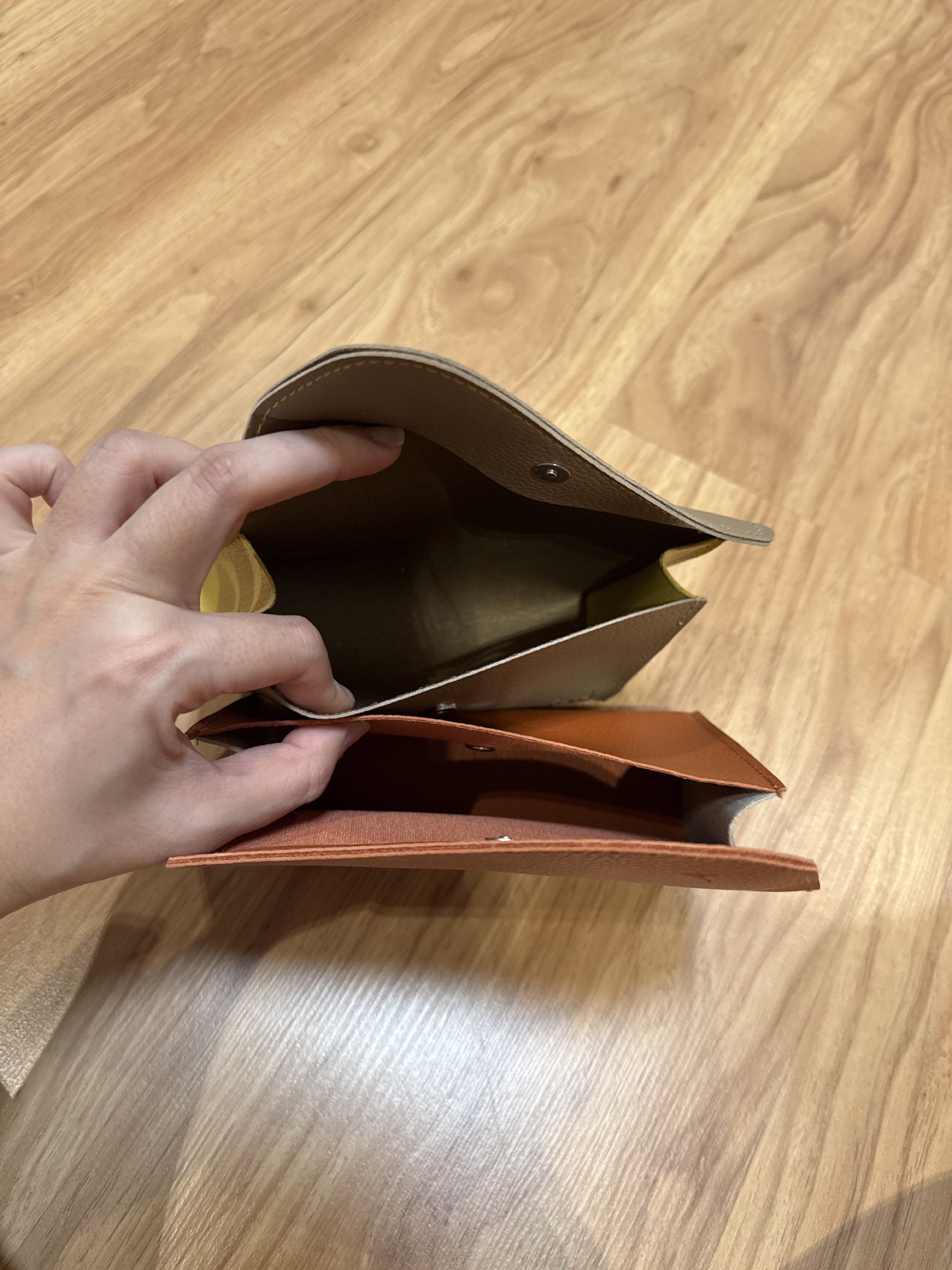 pouch (Category: Purses & Pouches) located in Bukit Baharu. Submitted by recycler. (Listing ID 1420537413, Image 3). Description: cathay pacific business class pouch 1for RM 18 2for RM 30.