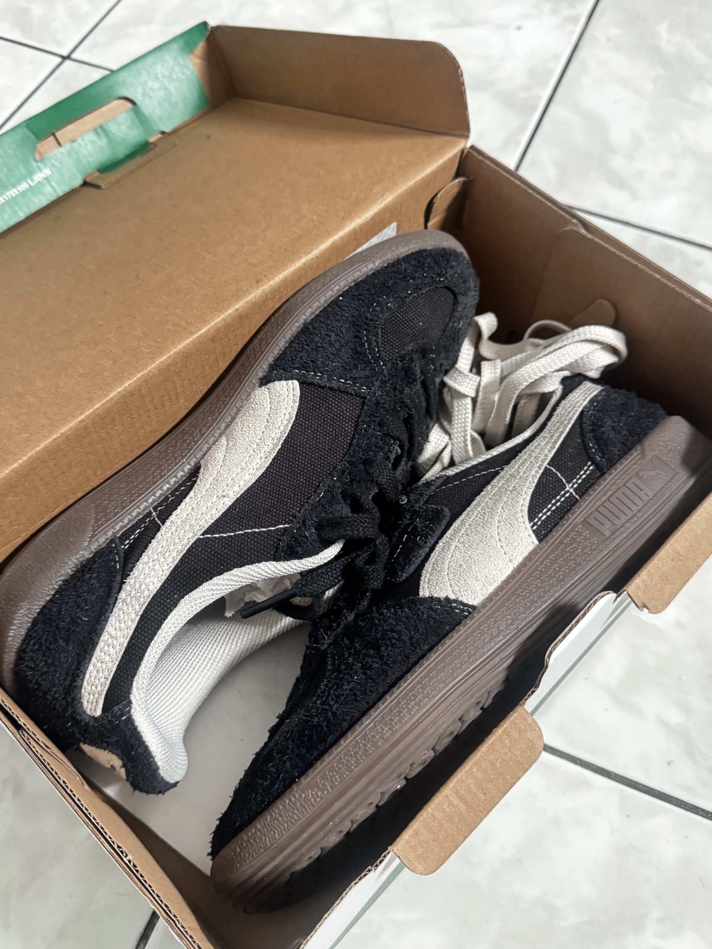 Puma Palermo Vintage Original 235 cm (Category: Sneakers) located in Marikina City. Submitted by aincrz (Listing ID 1402345146, Image 1). Description: Size UK 4.5 EUR 37.5 US 5.5 and CM 23.5 - Includes original box - Puma logo visible - with Black laces and white laces - bought in Korea.