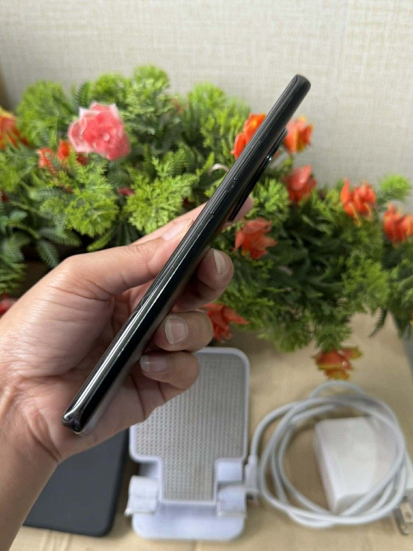 Realme 11 pro 5G 256G (Category: Realme) located in Manila. Submitted by minecessories (Listing ID 1420426745, Image 2). Description: for sale realme 11 pro 5G 256g 5000mah amoled display 120Hz refresh rate minimal scratches unit case charger.