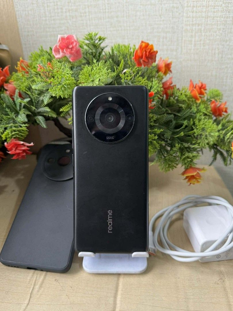 Realme 11 pro 5G 256G (Category: Realme) located in Manila. Submitted by minecessories (Listing ID 1420426745, Image 3). Description: for sale realme 11 pro 5G 256g 5000mah amoled display 120Hz refresh rate minimal scratches unit case charger.