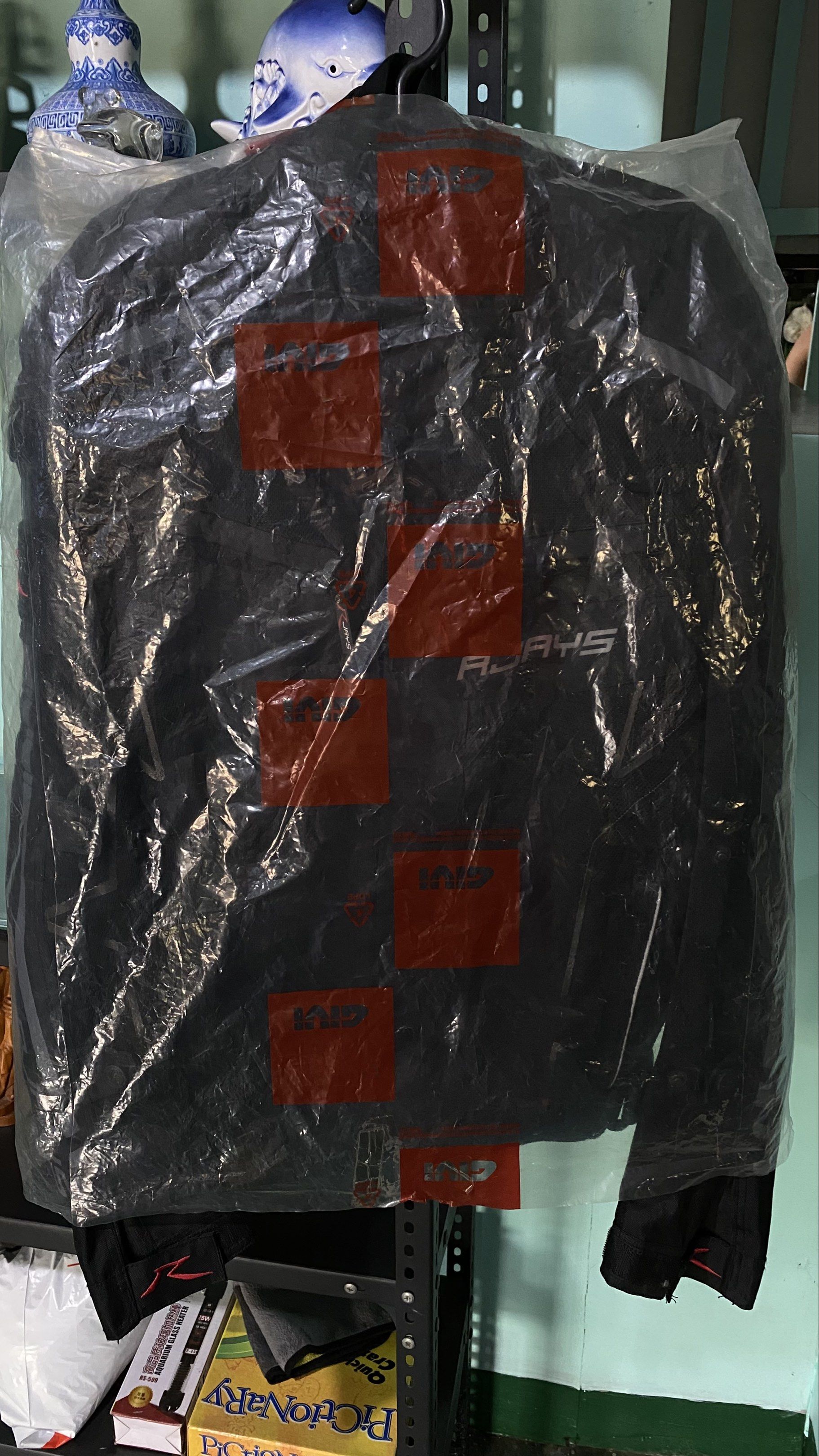 RJAYS Octane Motorcycle Jacket - Size 44 (Category: Coats, Jackets and Outerwear) located in San Juan City. Submitted by tochieee (Listing ID 1420399273, Image 3). Description: - RJAYS Octane motorcycle jacket - Size 44 / L - Black color - Reflective detailing for visibility - Armor on shoulders and elbows Bought from Motoworld Orig Price: P6,800 Selling for P2000 FIXED Once used lang the natambak na sa cabinet ng matagal kaya nag pulbos na paddi