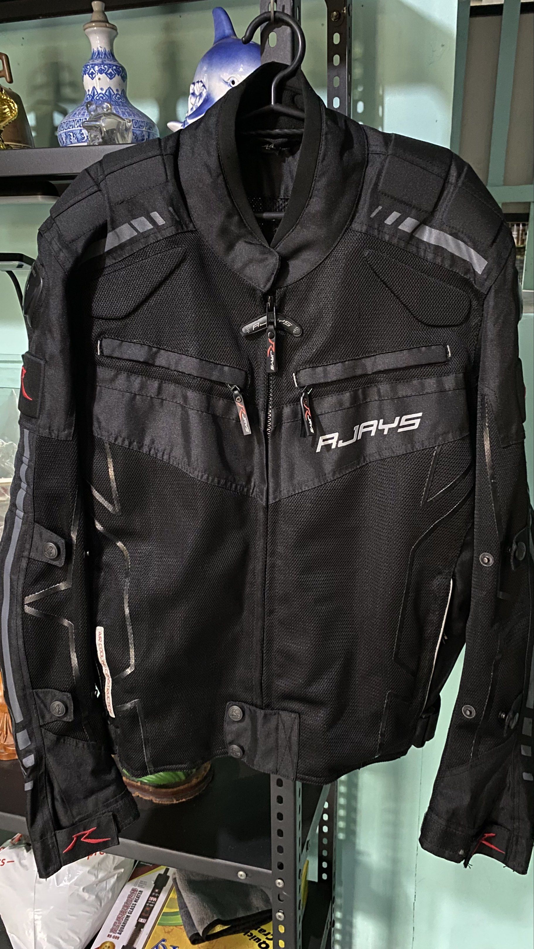 RJAYS Octane Motorcycle Jacket - Size 44 (Category: Coats, Jackets and Outerwear) located in San Juan City. Submitted by tochieee (Listing ID 1420399273, Image 1). Description: - RJAYS Octane motorcycle jacket - Size 44 / L - Black color - Reflective detailing for visibility - Armor on shoulders and elbows Bought from Motoworld Orig Price: P6,800 Selling for P2000 FIXED Once used lang the natambak na sa cabinet ng matagal kaya nag pulbos na paddi
