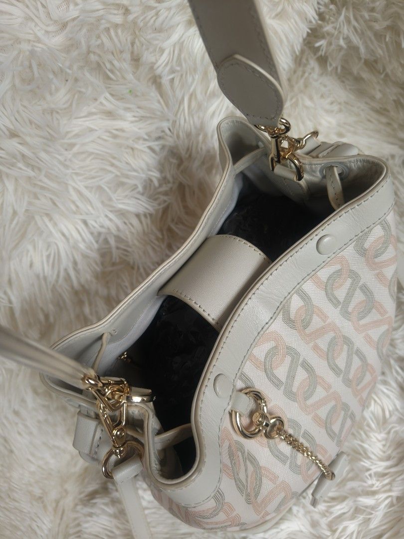 Samantha Thavasa Bucket Bag (Category: Cross-body Bags) located in Imus. Submitted by desvasquez (Listing ID 1420425415, Image 3). Description: - Authentic Samantha Thavasa bucket bag - Unique chain pattern design - Drawstring closure - Detachable shoulder strap - Interior zippered pocket - Includes brand label - Light-colored base and trim - Gold-toned hardware - Includes brand charm -sign of use: penmark sa inner lining -no major issue.
