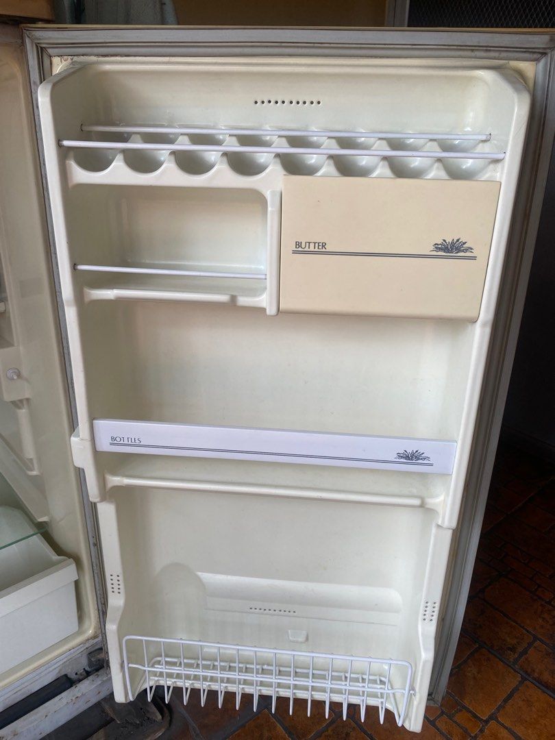 Sanyo Refrigerator Manual Defrost with Freezer (Category: Refrigerators and Freezers) located in Quezon City. Submitted by iamsnoopiness (Listing ID 1420432453, Image 2). Description: - Compact Sanyo refrigerator 21in x 40in x 21in (l x w x h) with manual defrost - Separate freezer compartment - Includes butter compartment - Bottle rack on the door - Fruit and vegetables drawer - Ideal for smaller spaces.