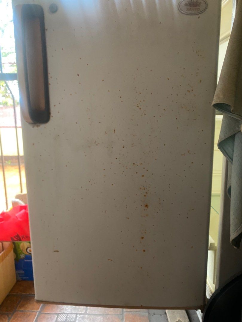 Sanyo Refrigerator Manual Defrost with Freezer (Category: Refrigerators and Freezers) located in Quezon City. Submitted by iamsnoopiness (Listing ID 1420432453, Image 3). Description: - Compact Sanyo refrigerator 21in x 40in x 21in (l x w x h) with manual defrost - Separate freezer compartment - Includes butter compartment - Bottle rack on the door - Fruit and vegetables drawer - Ideal for smaller spaces.