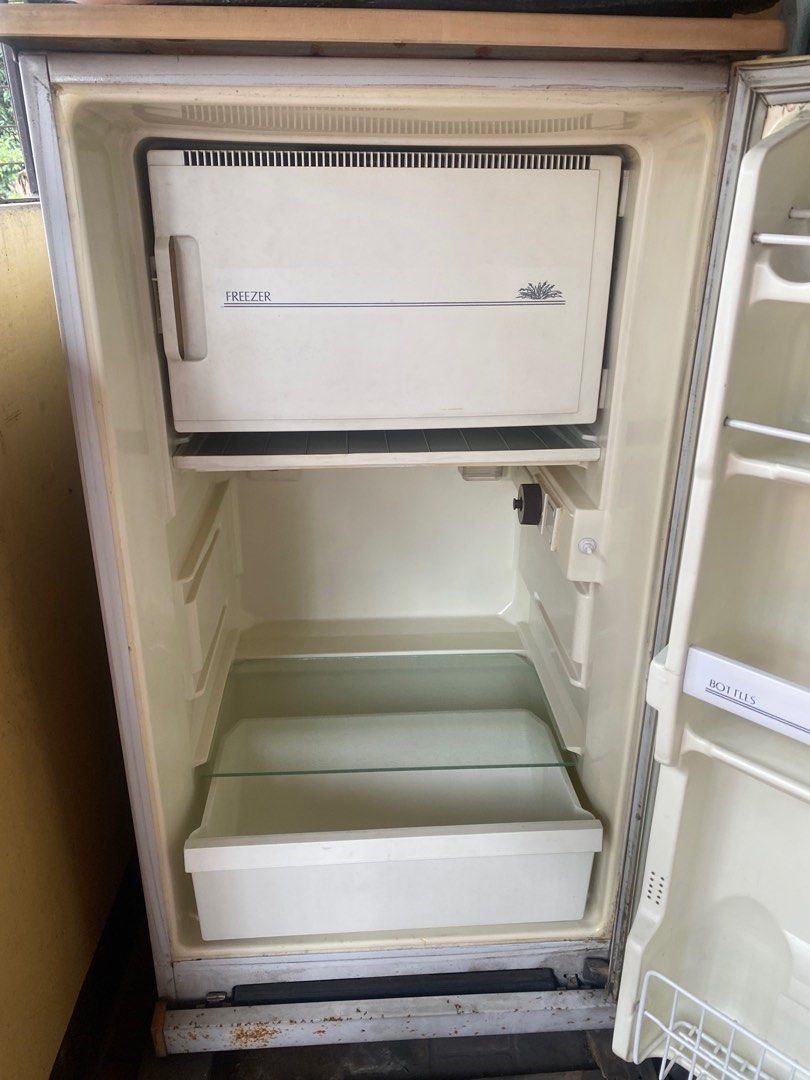 Sanyo Refrigerator Manual Defrost with Freezer (Category: Refrigerators and Freezers) located in Quezon City. Submitted by iamsnoopiness (Listing ID 1420432453, Image 1). Description: - Compact Sanyo refrigerator 21in x 40in x 21in (l x w x h) with manual defrost - Separate freezer compartment - Includes butter compartment - Bottle rack on the door - Fruit and vegetables drawer - Ideal for smaller spaces.