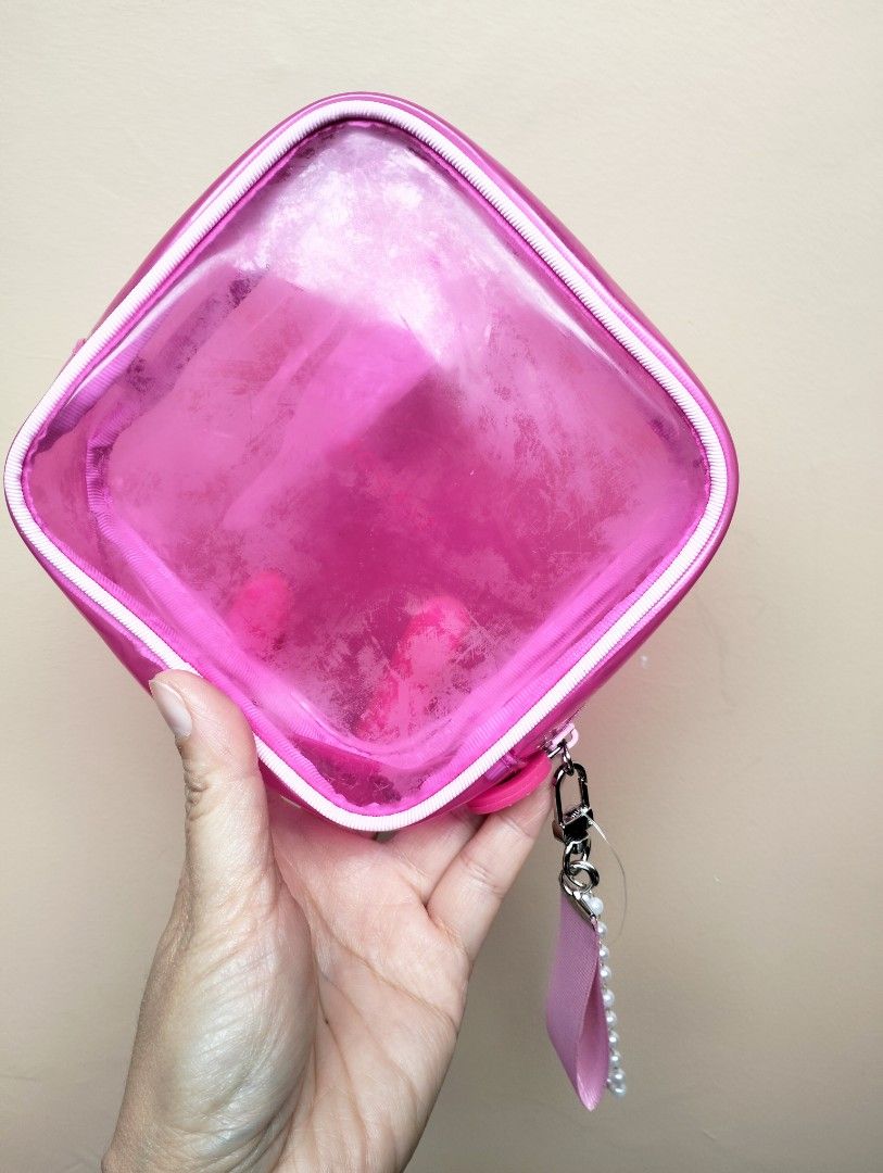 Sephora Pink Clear Cosmetic Bag (Category: Makeup) located in Baguio. Submitted by toys_of_yesteryear (Listing ID 1420433238, Image 3). Description: 📌loc. Baguio 📌Actual photos posted, check all photos before buying. 📌This item is NOT new, this is from surplus. Manage your expectations 📌Reasonable price posted, lowballers will be ignored / ridiculous offers auto declined. 📌No holds , No reservation 📌MoP: Gcash 📌MoD: J&T - Vibrant pink Seph