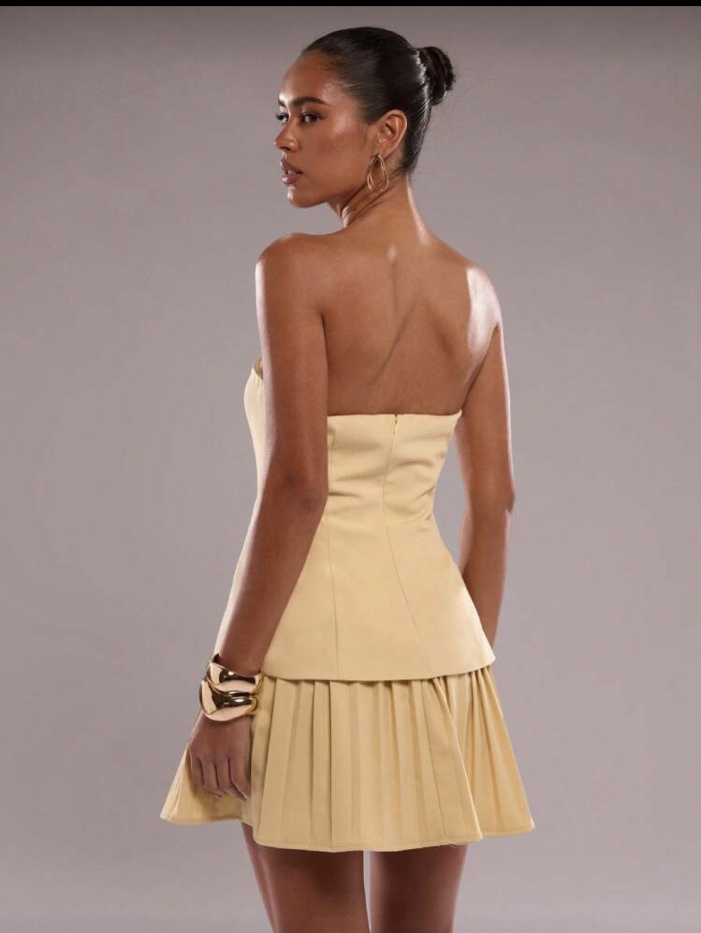 Shein Yellow dress (Category: Dresses) located in Manila. Submitted by jdddecluttersss (Listing ID 1420500818, Image 2). Description: .