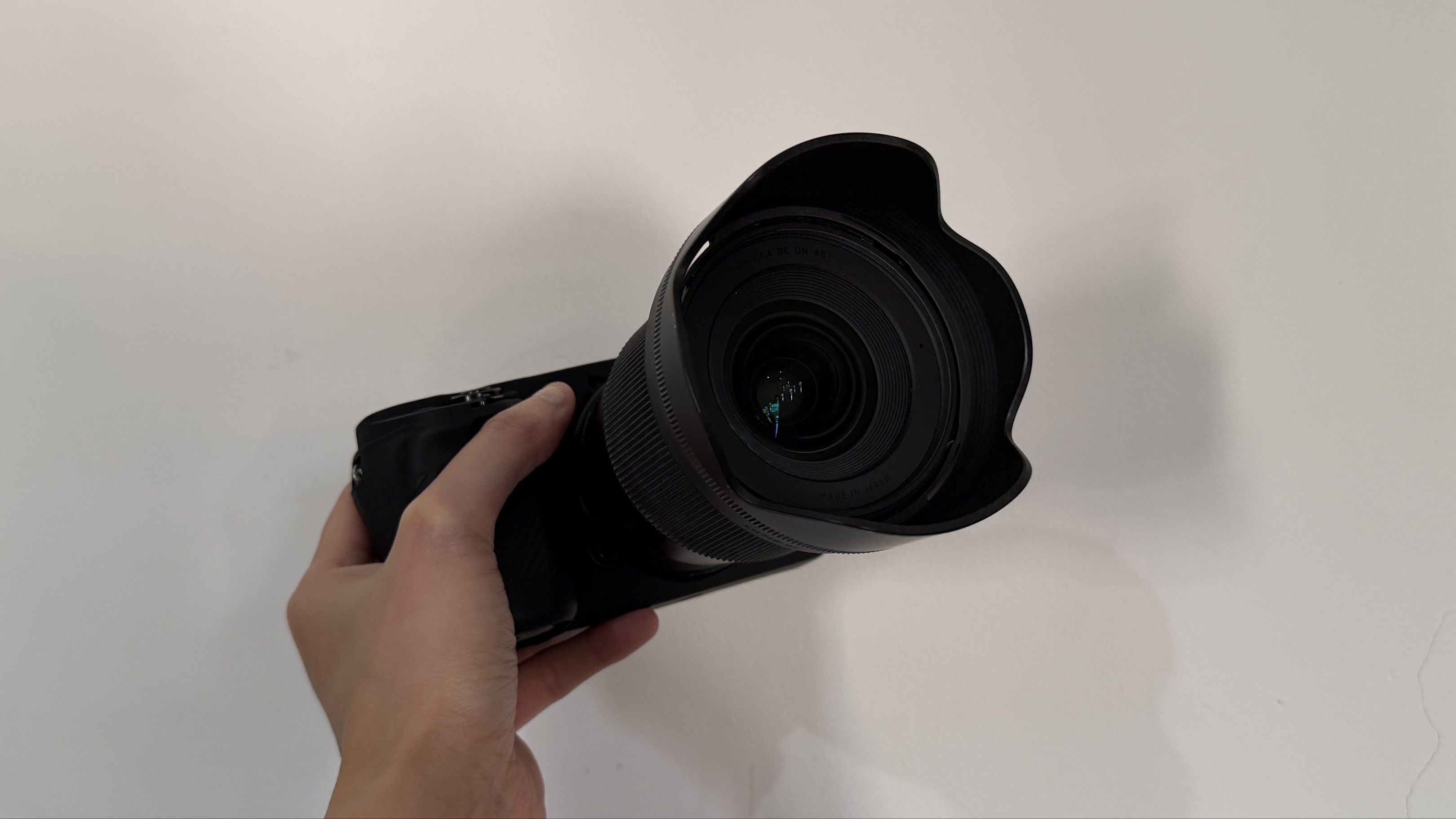 Sigma 16mm F1.4 Sony E-mount (Category: Lens & Kits) located in Makati City. Submitted by ligel (Listing ID 1420385151, Image 2). Description: Sigma 16mm F1.4 Sony E-mount (Lens only) In good condition. Rarely used. No issue With box and manual RFS: Not being used Price: 21k (negotiable) ——— Location for meet up: Makati If pick up: Grab/Lalamove only Mode of Payment: Bank Transfer / Gcash No returns. .