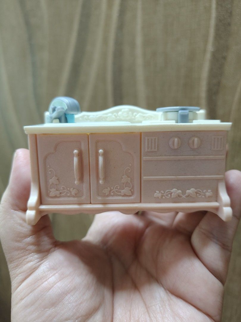 Sylvanian Families Kitchen Sink (Category: Kids Toys) located in Santa Rosa. Submitted by mmps249.1 (Listing ID 1420473451, Image 1). Description: Crossposted Mine now, pay now shipping courier: JRS only Gcash payment upon order No reservations.