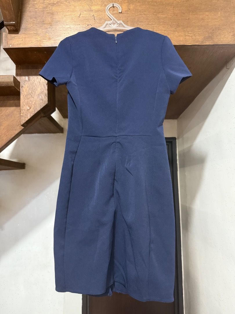 Topshop navy blue dress (Category: Dresses) located in Paranaque City. Submitted by 10001thingstodeclutter (Listing ID 1420482513, Image 2). Description: Navy blue dress with sleeves Used but in good condition.
