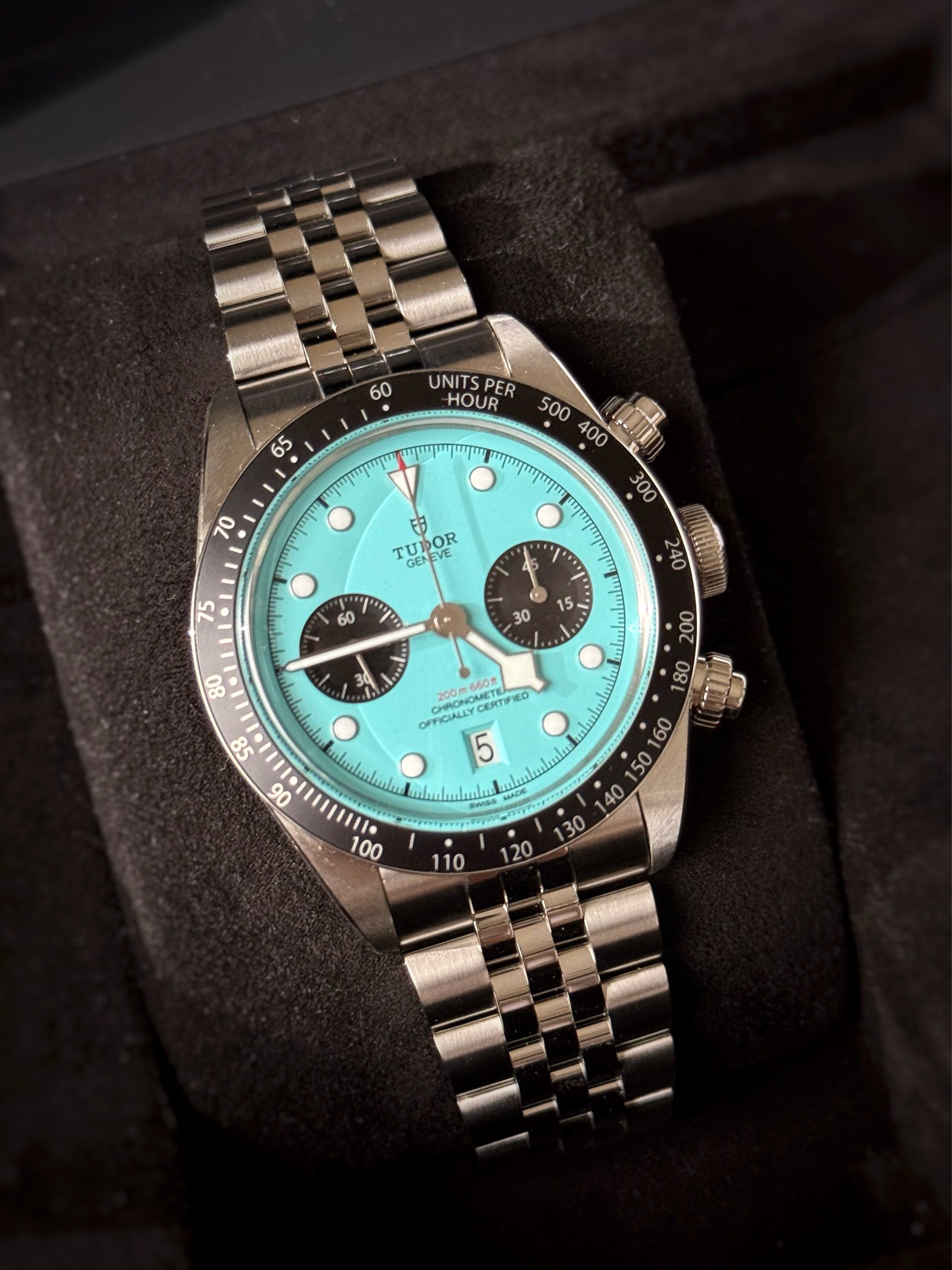 Tudor Black Bay Chrono (Category: Luxury Watches) located in Bacoor. Submitted by baledes (Listing ID 1420464163, Image 2). Description: Tudor Black Bay Chrono Flamingo Blue Turquoise 2025 79360N-0024 Brand New Complete.