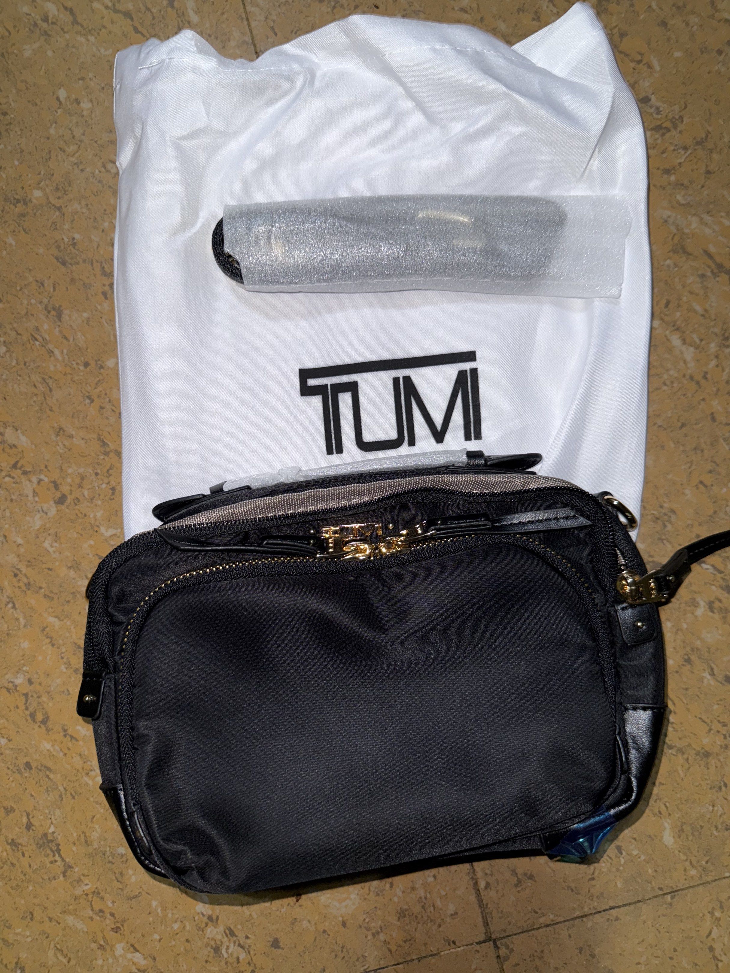 TUMI Voyageur Carson Crossbody Bag (Category: Cross-body Bags) located in Manila. Submitted by terefficstuffs (Listing ID 1420470257, Image 2). Description: Brand New Tumi Luanda Crossbody On hand item.