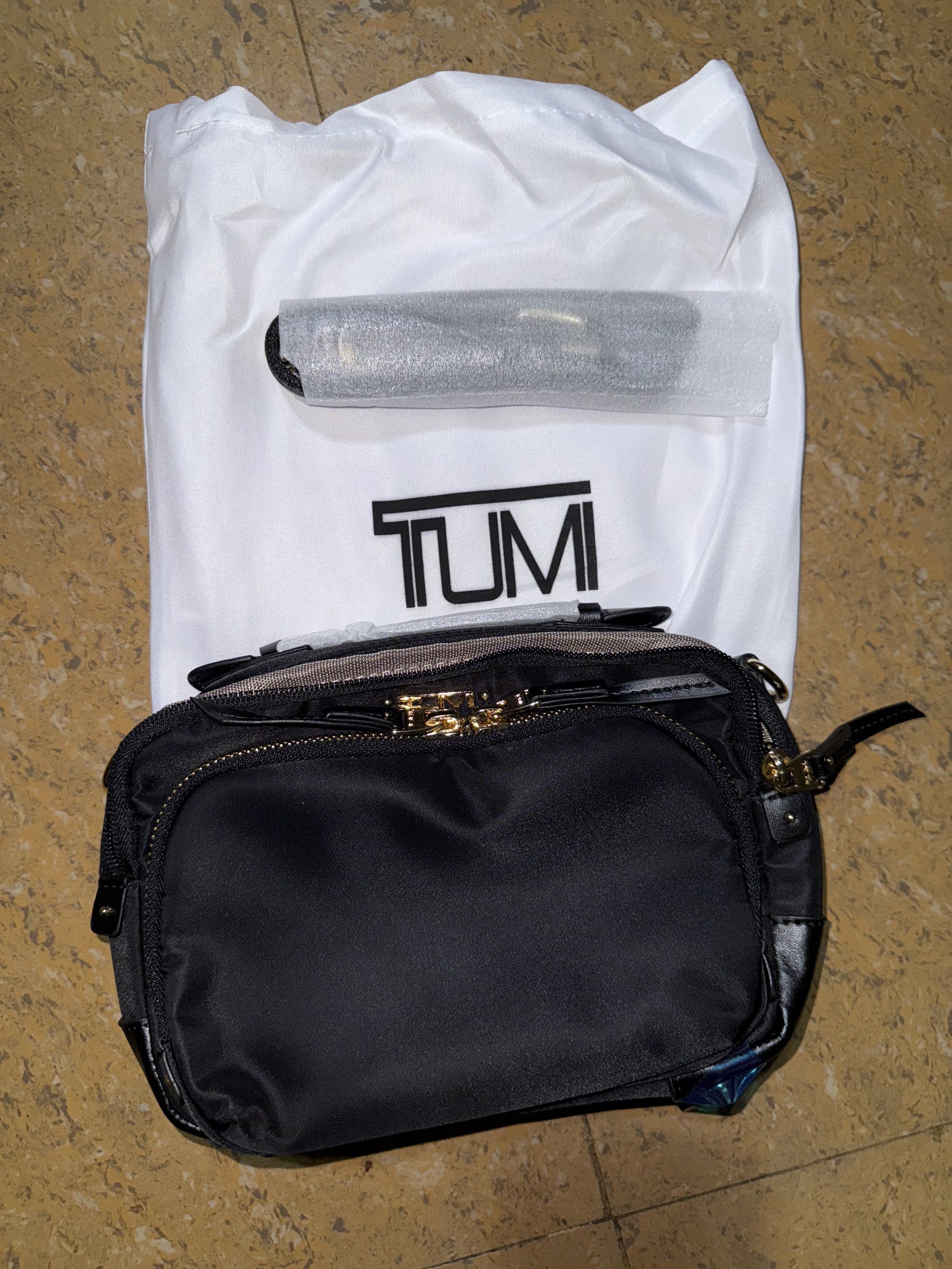 TUMI Voyageur Carson Crossbody Bag (Category: Cross-body Bags) located in Manila. Submitted by terefficstuffs (Listing ID 1420470257, Image 3). Description: Brand New Tumi Luanda Crossbody On hand item.