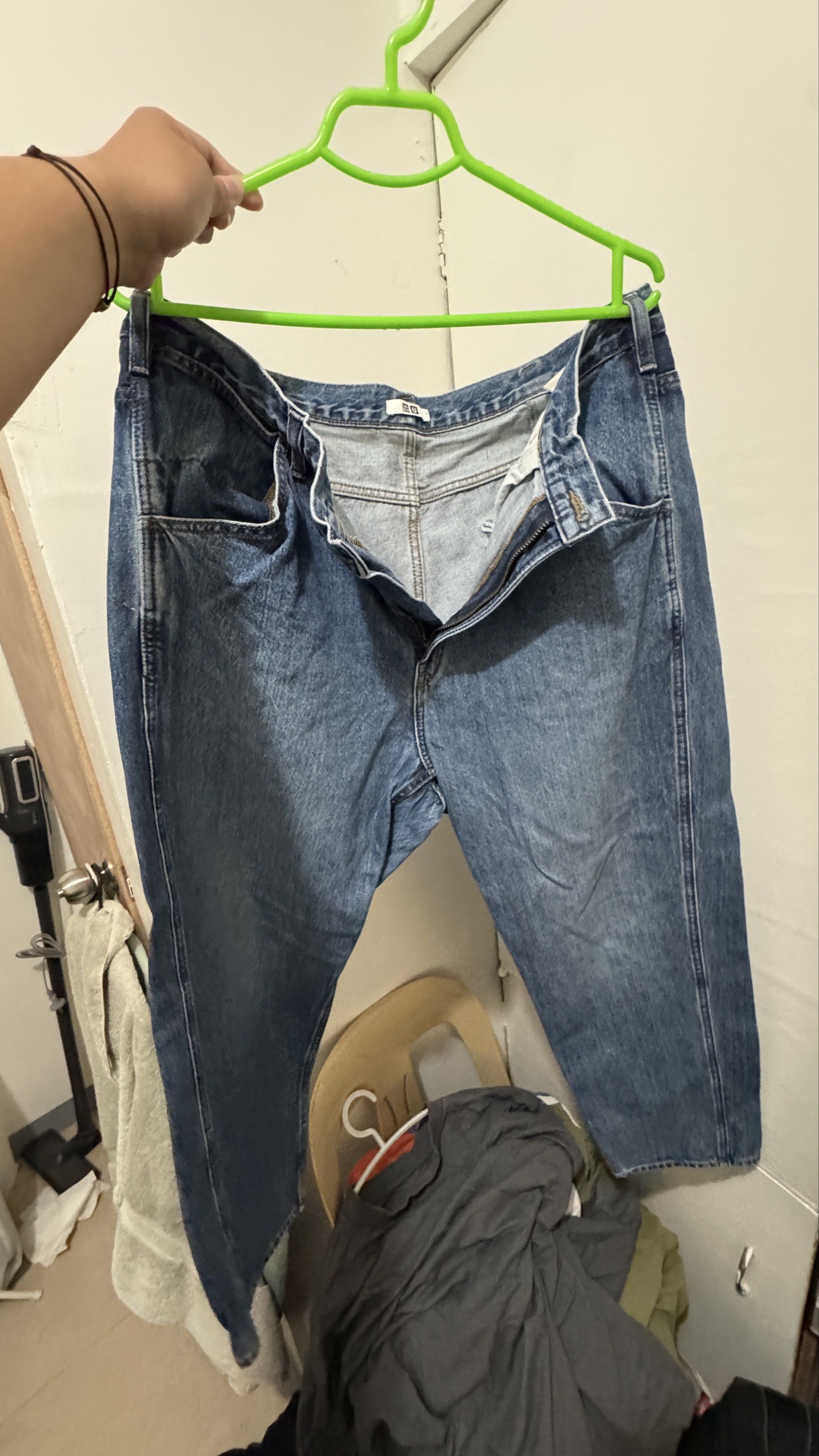 Uniqlo U Jeans Size 36 (Category: Jeans) located in Manila. Submitted by offthehype (Listing ID 1420430395, Image 1). Description: - Uniqlo jeans - Classic blue wash - Straight leg fit - Size: 36 (91cm) - Material: 100% cotton - Versatile for everyday wear.