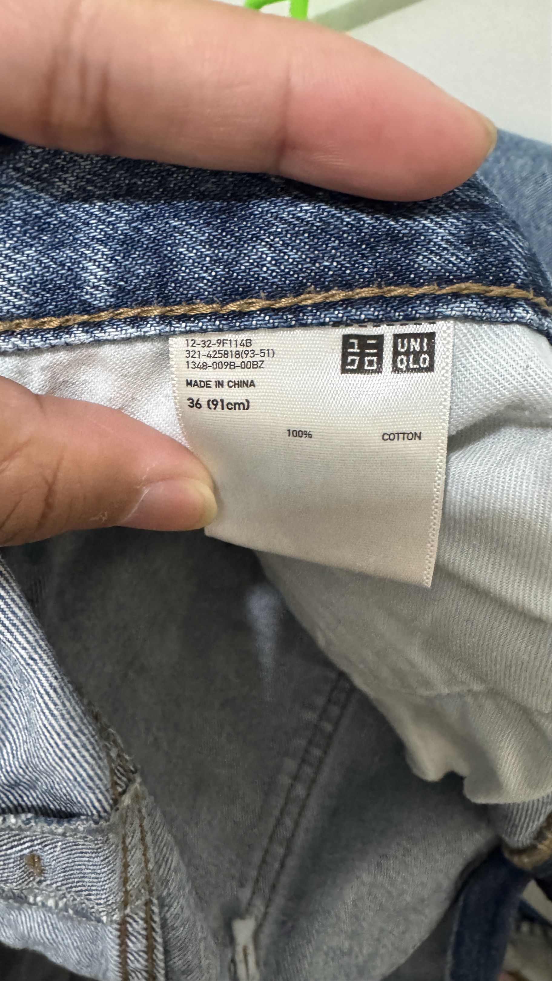 Uniqlo U Jeans Size 36 (Category: Jeans) located in Manila. Submitted by offthehype (Listing ID 1420430395, Image 2). Description: - Uniqlo jeans - Classic blue wash - Straight leg fit - Size: 36 (91cm) - Material: 100% cotton - Versatile for everyday wear.
