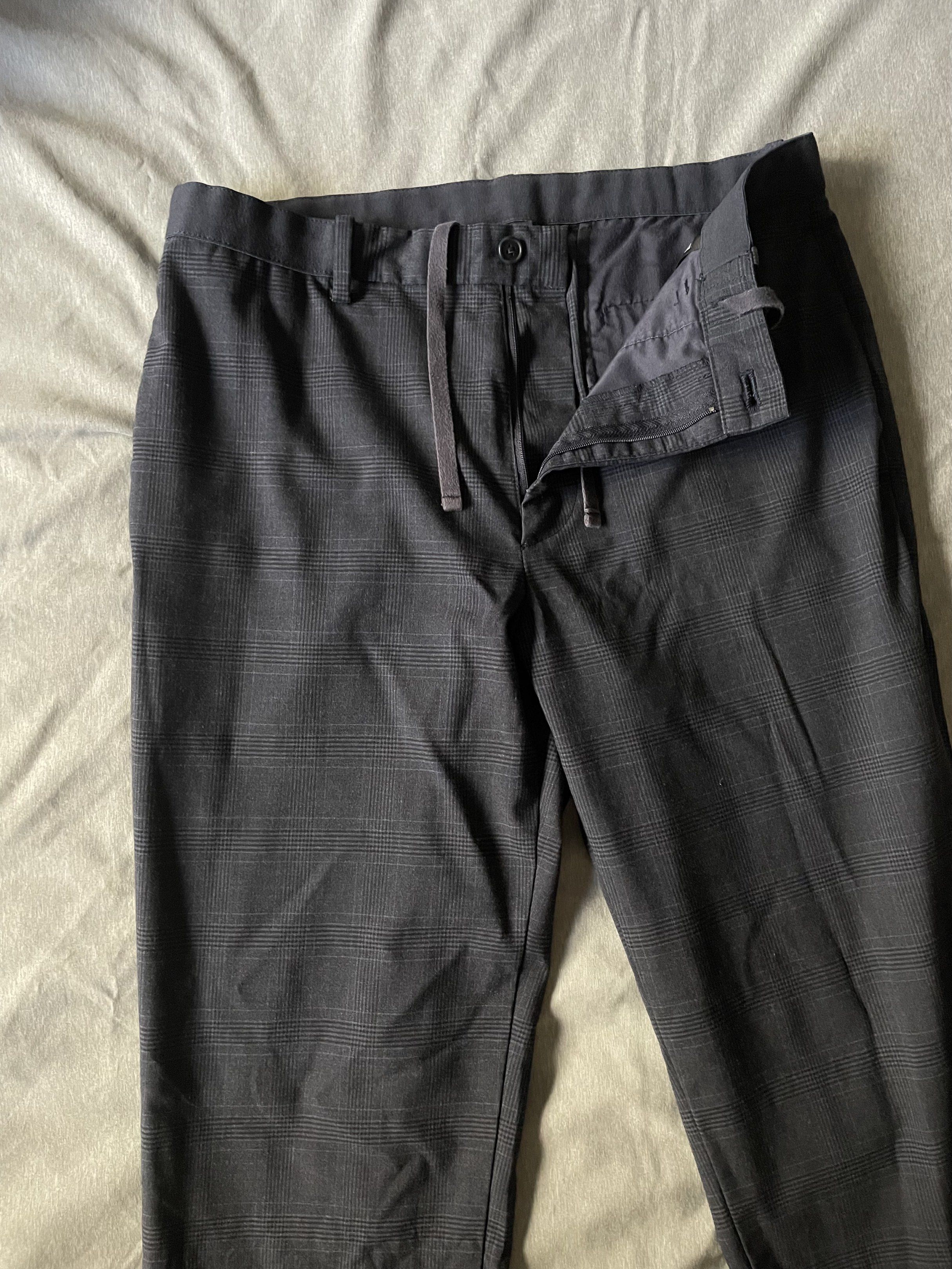 Uniqlo Men's Drawstring Pants (Category: Trousers) located in Manila. Submitted by lrj_stuff (Listing ID 1420358120, Image 1). Description: - Uniqlo Plaid Pants - Size: M (Waist 74-84cm) - Features: Drawstring waist, button closure - Material: Polyester, rayon, nylon, spandex blend.