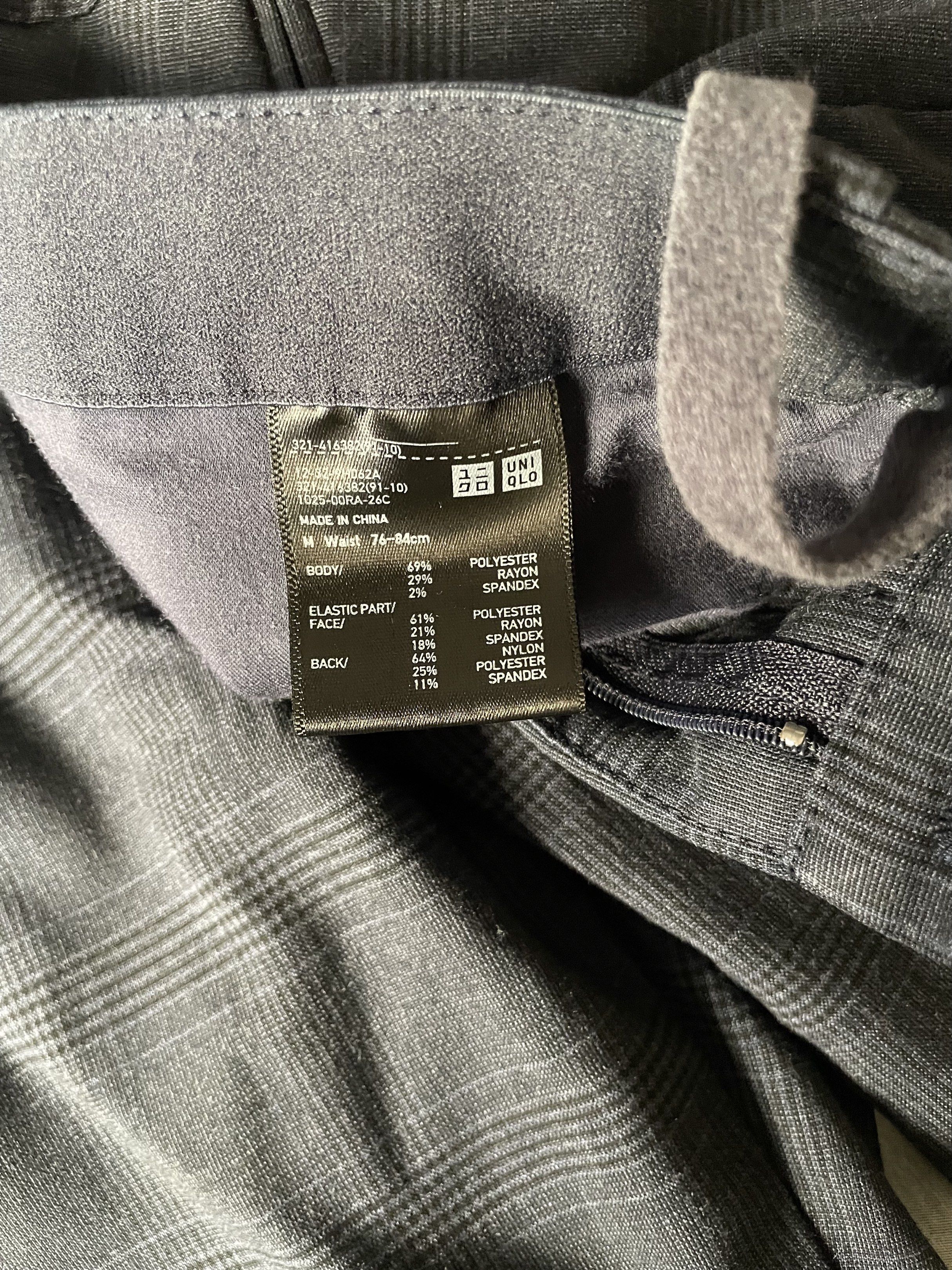 Uniqlo Men's Drawstring Pants (Category: Trousers) located in Manila. Submitted by lrj_stuff (Listing ID 1420358120, Image 3). Description: - Uniqlo Plaid Pants - Size: M (Waist 74-84cm) - Features: Drawstring waist, button closure - Material: Polyester, rayon, nylon, spandex blend.