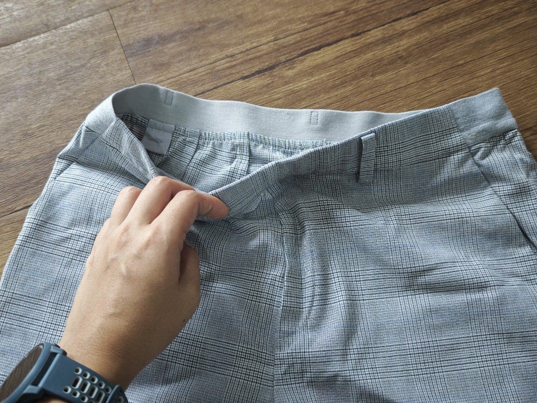 Uniqlo Women's Ezy Ankle Pants Checkered - MEDIUM (Category: Other Bottoms) located in Magalang. Submitted by bdclutter (Listing ID 1420397982, Image 2). Description: - Uniqlo Pants - Size: M - Color: Light Gray - Pattern: Plaid - Waist: Elastic - Material: 75% Polyester, 22% Rayon, 3% Polyurethane - Never used 📍Pampanga RFS: decluttering.
