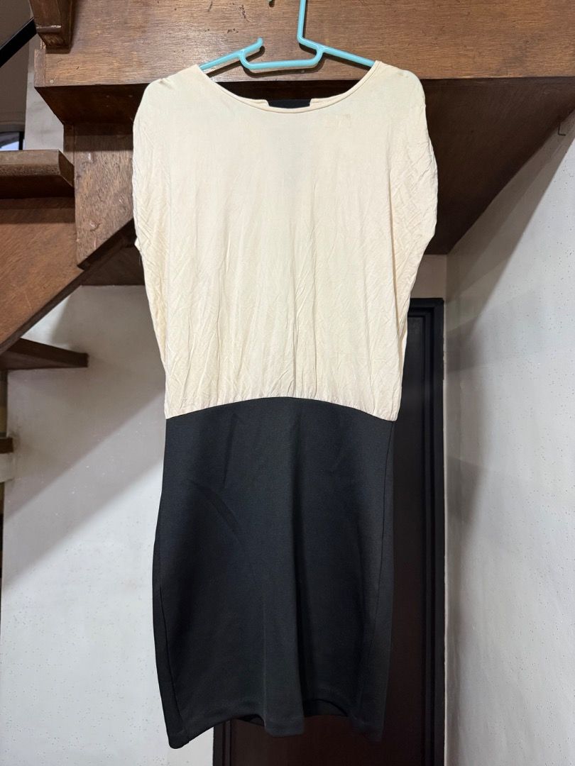 Vero moda dress (Category: Dresses) located in Paranaque City. Submitted by 10001thingstodeclutter (Listing ID 1420486809, Image 1). Description: Top and skirt style Used but in good condition Has small mark on the shoulder part (see photo) from storage Cool material.