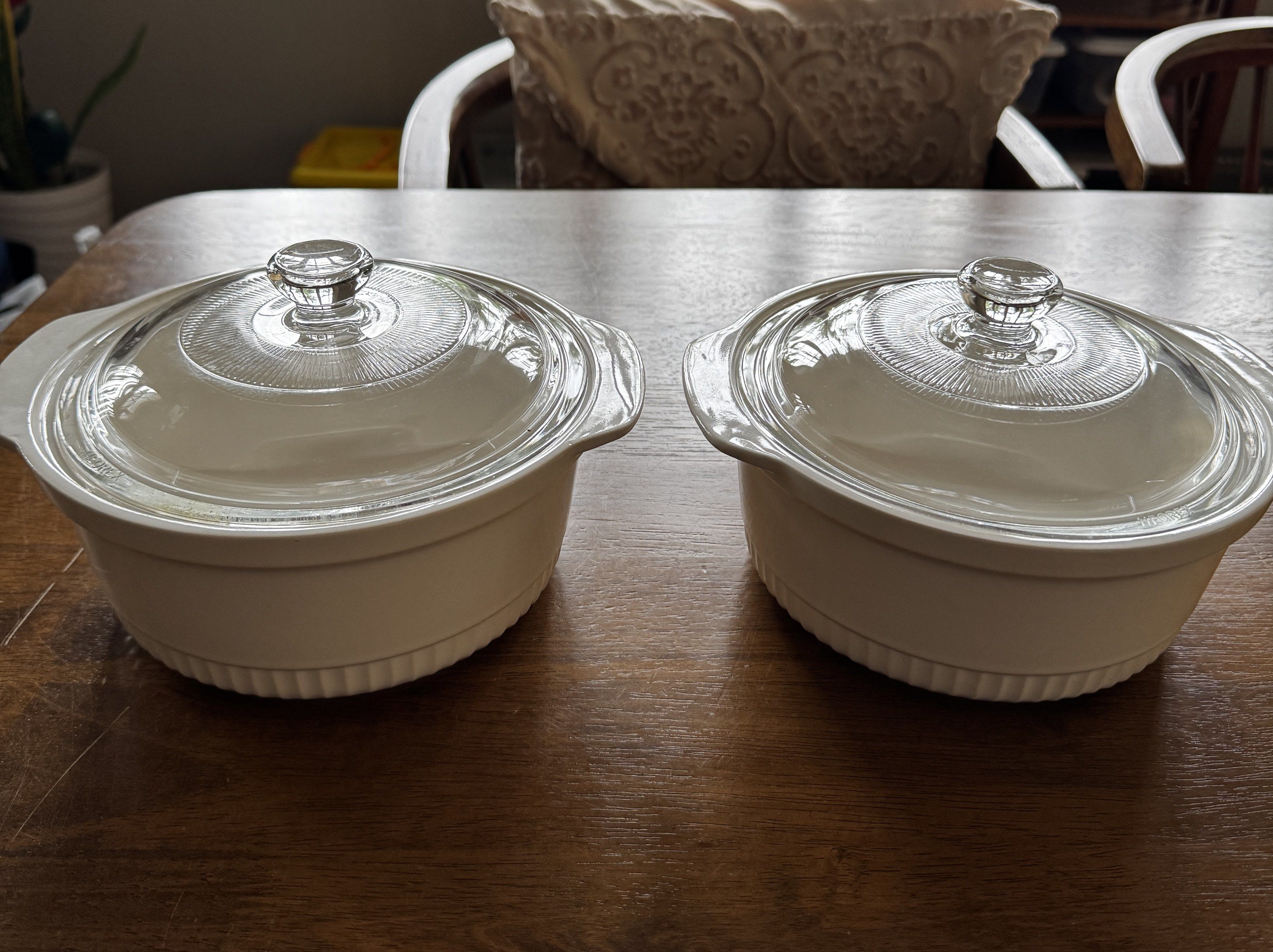 Vintage Baking and Serving Dishes with Lids (Category: Bakeware) located in Quezon City. Submitted by tulip03 (Listing ID 1420439014, Image 1). Description: .