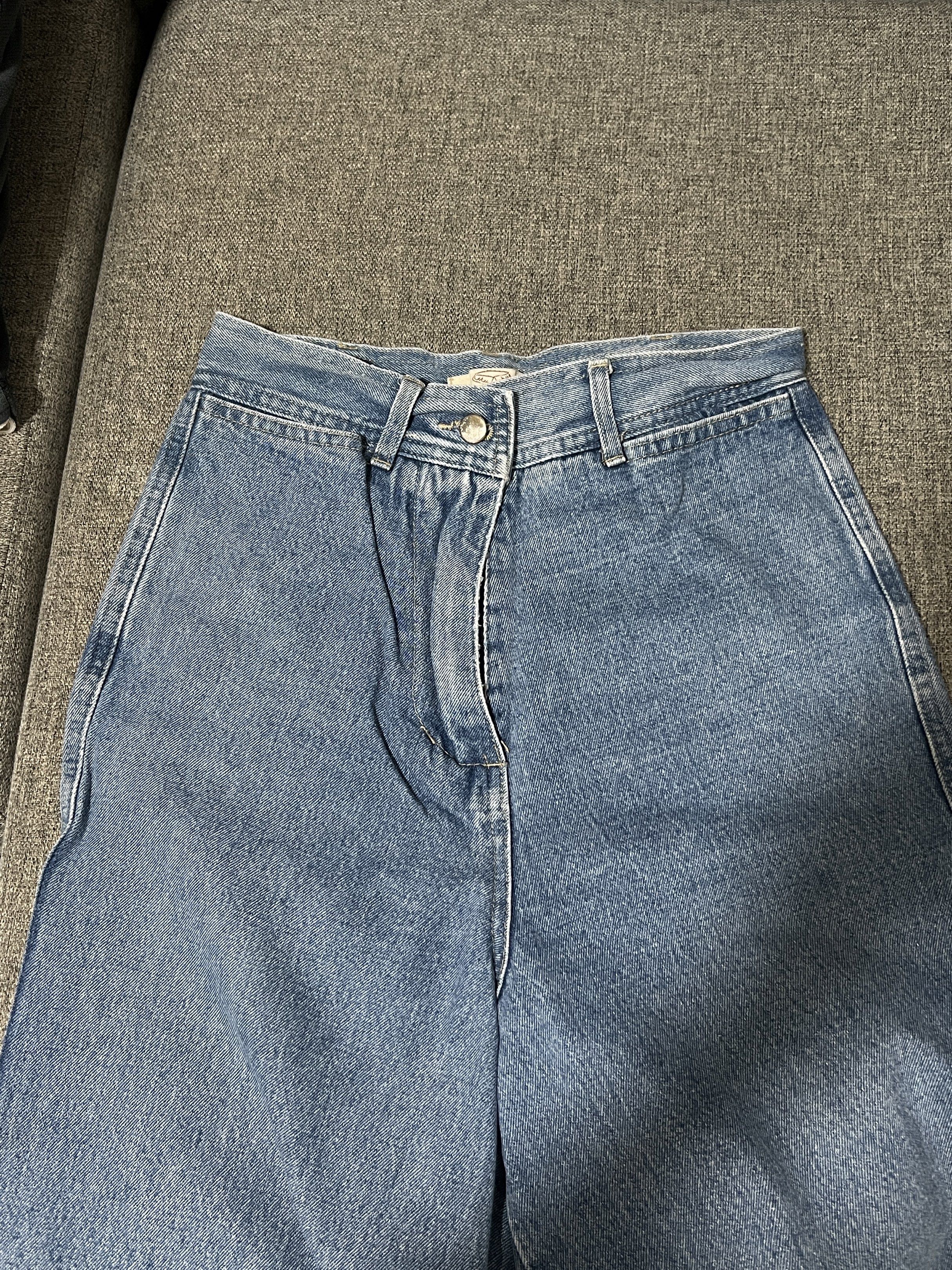 Wide Leg Denim Jeans (Category: Jeans) located in General Trias. Submitted by aireesh00 (Listing ID 1420515023, Image 3). Description: ✨For sale high waist wideleg denim pants ✨Size: Waist: 25-26 Length: 39 ✨Colors may vary due to lighting ✨In very good condition ✨MOP: Gcash ✨MOD: Lalamove / J&T Feel free to dm me :).