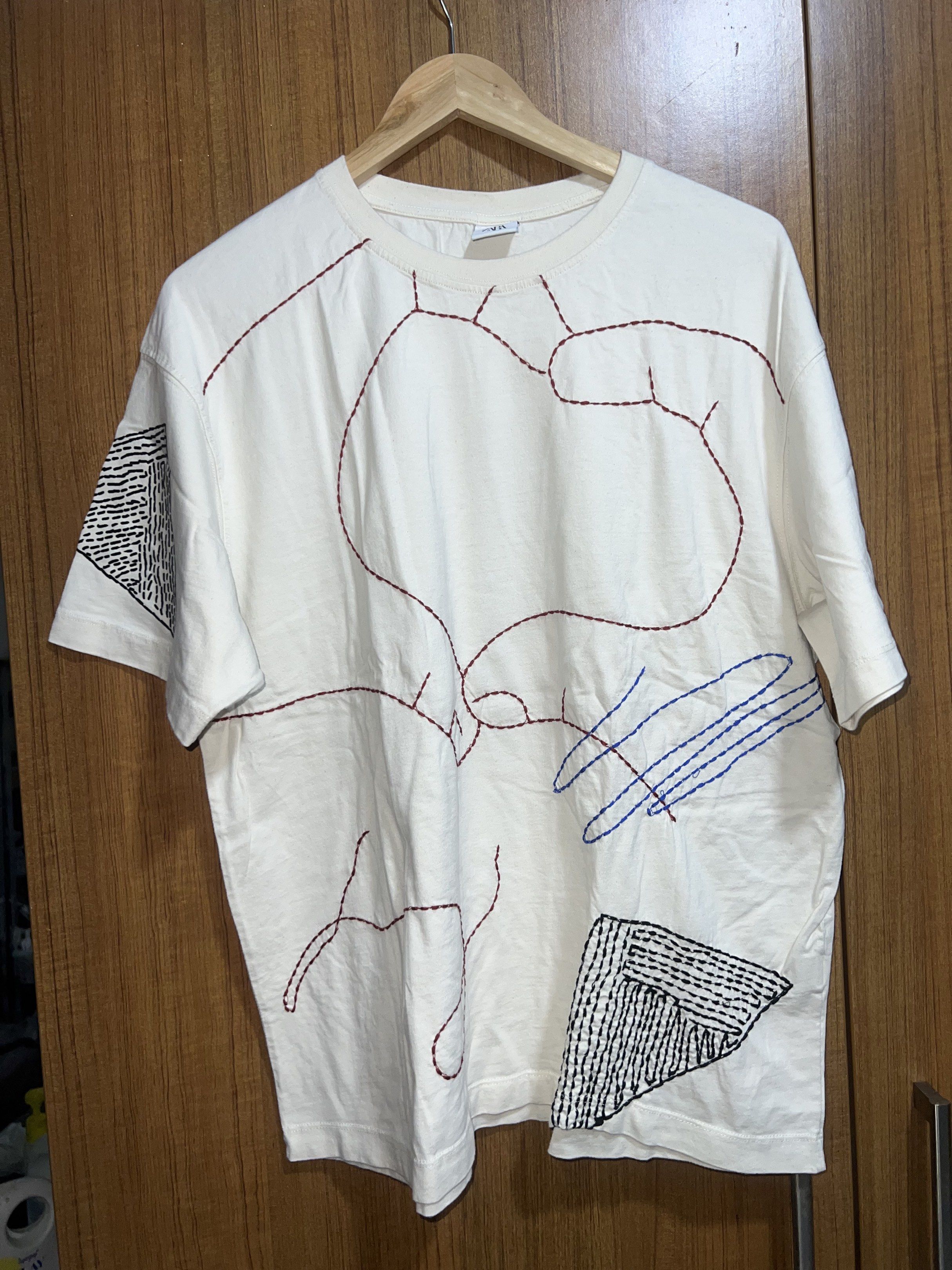 Zara Embroidered T-shirt (Category: Tshirts & Polo Shirts ) located in Manila. Submitted by drreeves (Listing ID 1420554389, Image 1). Description: - Zara cream-colored t-shirt - Size: L but fits M-L.
