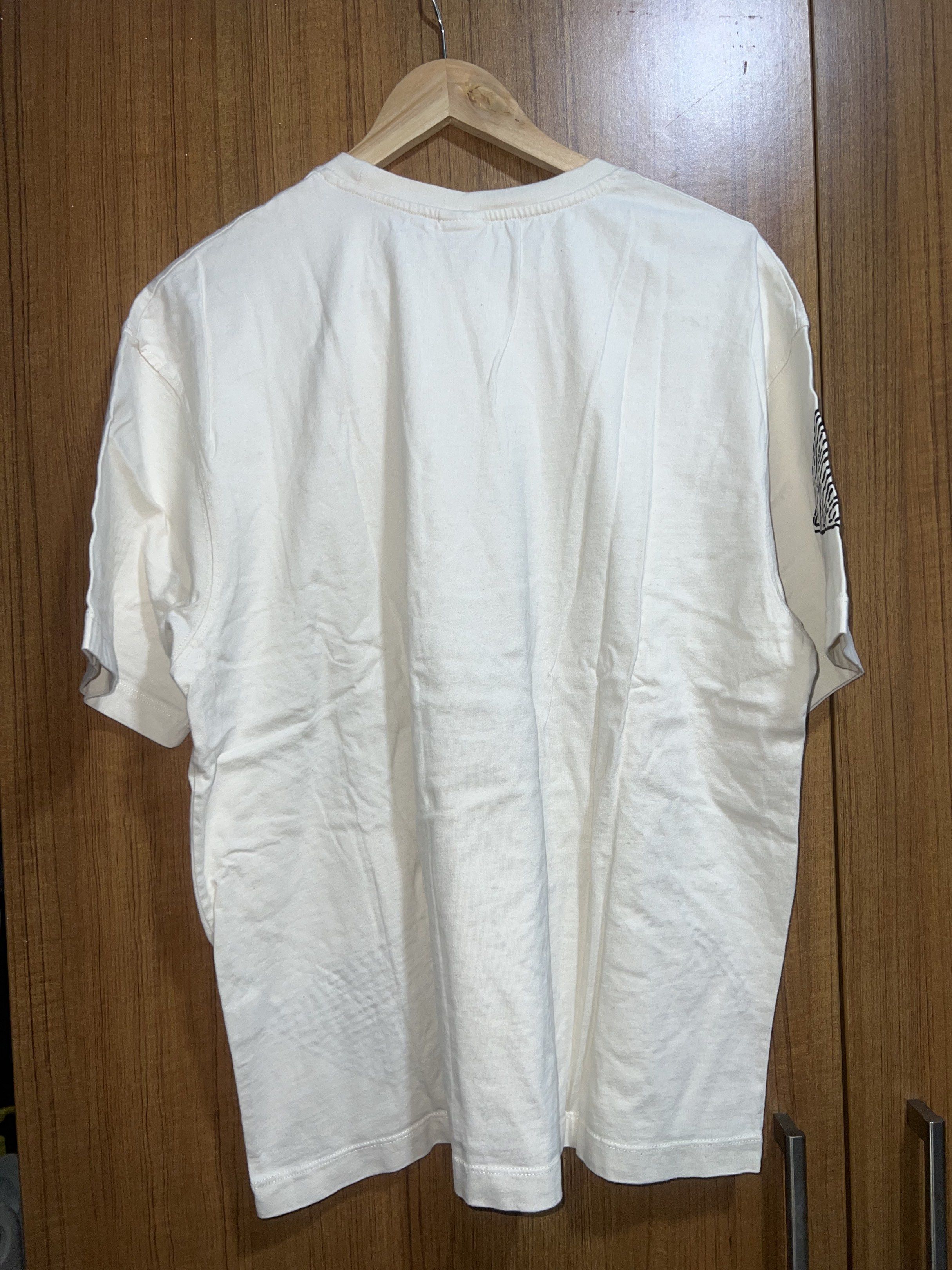 Zara Embroidered T-shirt (Category: Tshirts & Polo Shirts ) located in Manila. Submitted by drreeves (Listing ID 1420554389, Image 2). Description: - Zara cream-colored t-shirt - Size: L but fits M-L.