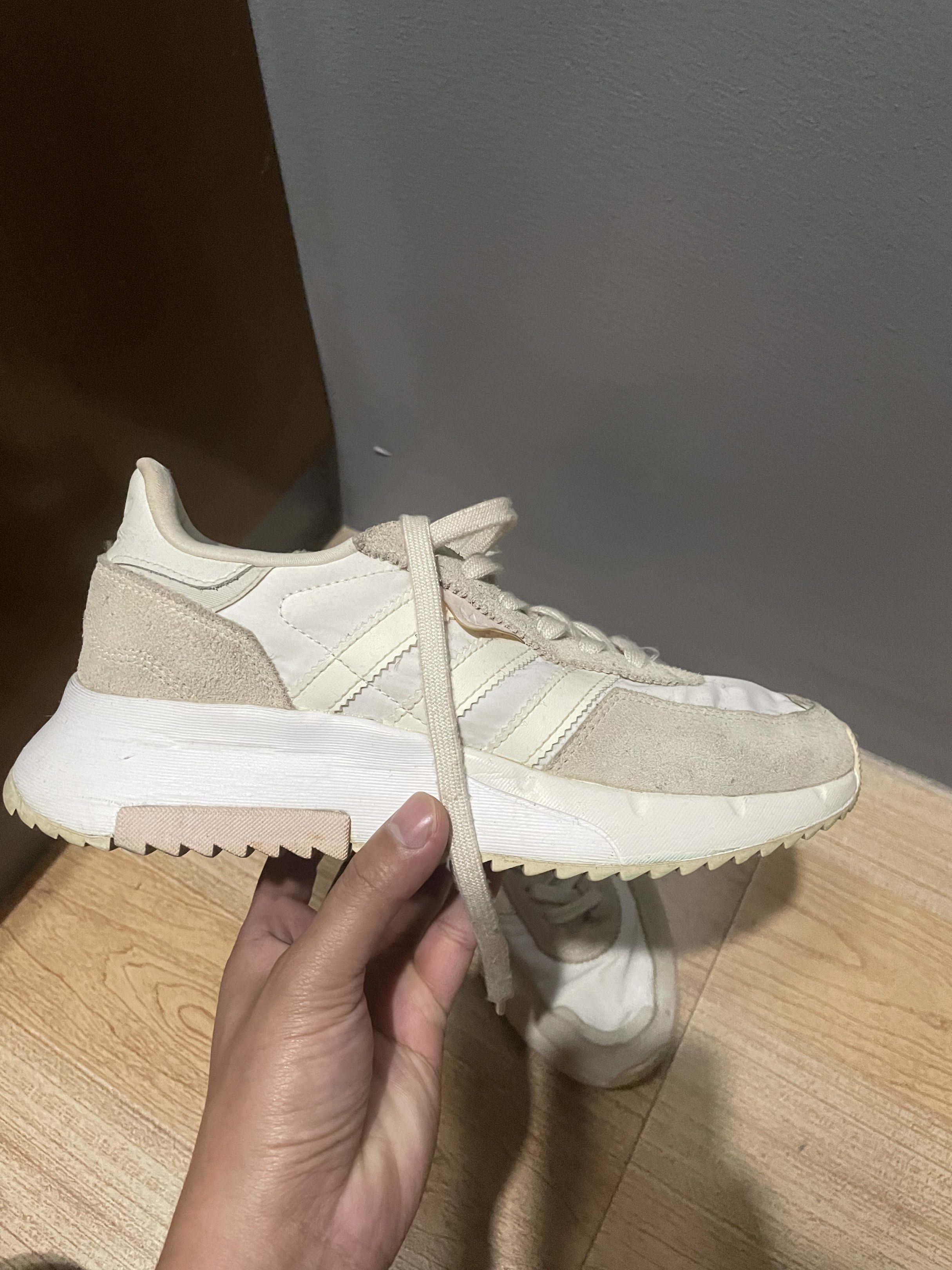 Adidas I-5923 White Sneakers (Category: Sneakers) located in Quezon City. Submitted by ririh023 (Listing ID 1420660631, Image 3). Description: -pm for more details ☺️.