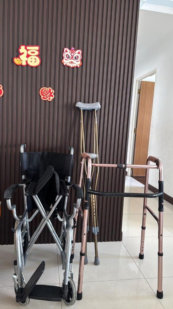Adjustable Walker (Category: Everything Else) located in Singapore. Submitted by charlesan (Listing ID 1420742011, Image 3). Description: Is foldable for easy storage and transport. The height is adjustable to suit different users. Perfect for those needing mobility assistance. Please feel free to ask any questions!.